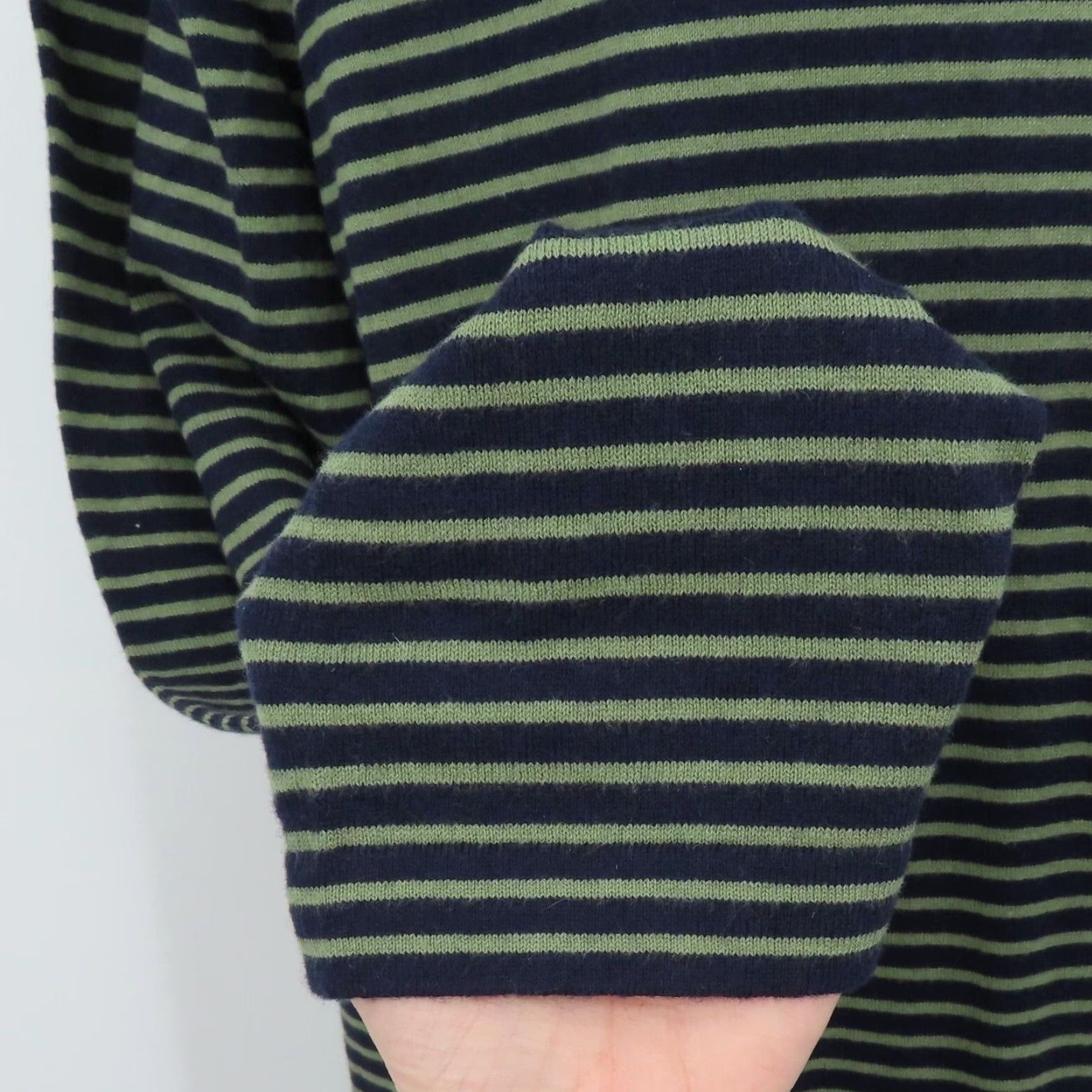 Brooks Brothers VINTAGE? Wait: It's not vintage. Brooks Brothers Red Fleece Mens XL Blue Green Striped Crew Neck Sweater Pullover Size US XL / EU 56 / 4 - 3 Thumbnail