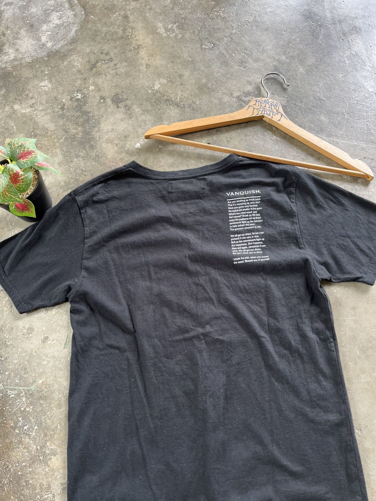 Japanese Brand × Vanquish 🍊Vanquish Hello World Naked Girl Logo V Neck Tee Size M / US 6-8 / IT 42-44 - 10 Thumbnail