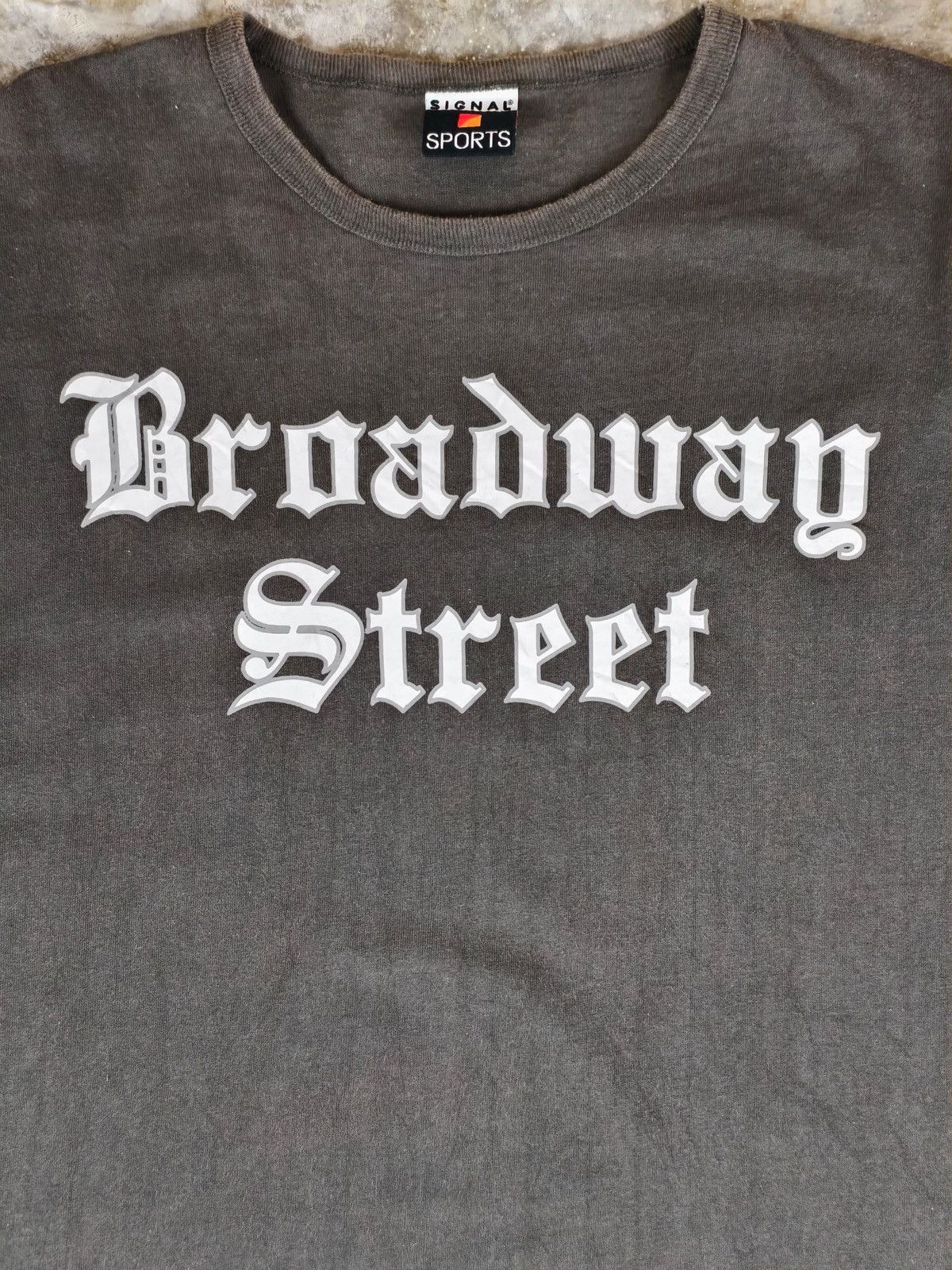 Signal Sport × Vintage Signal Sports Broadway Street T-Shirt Size US L / EU 52-54 / 3 - 4 Thumbnail