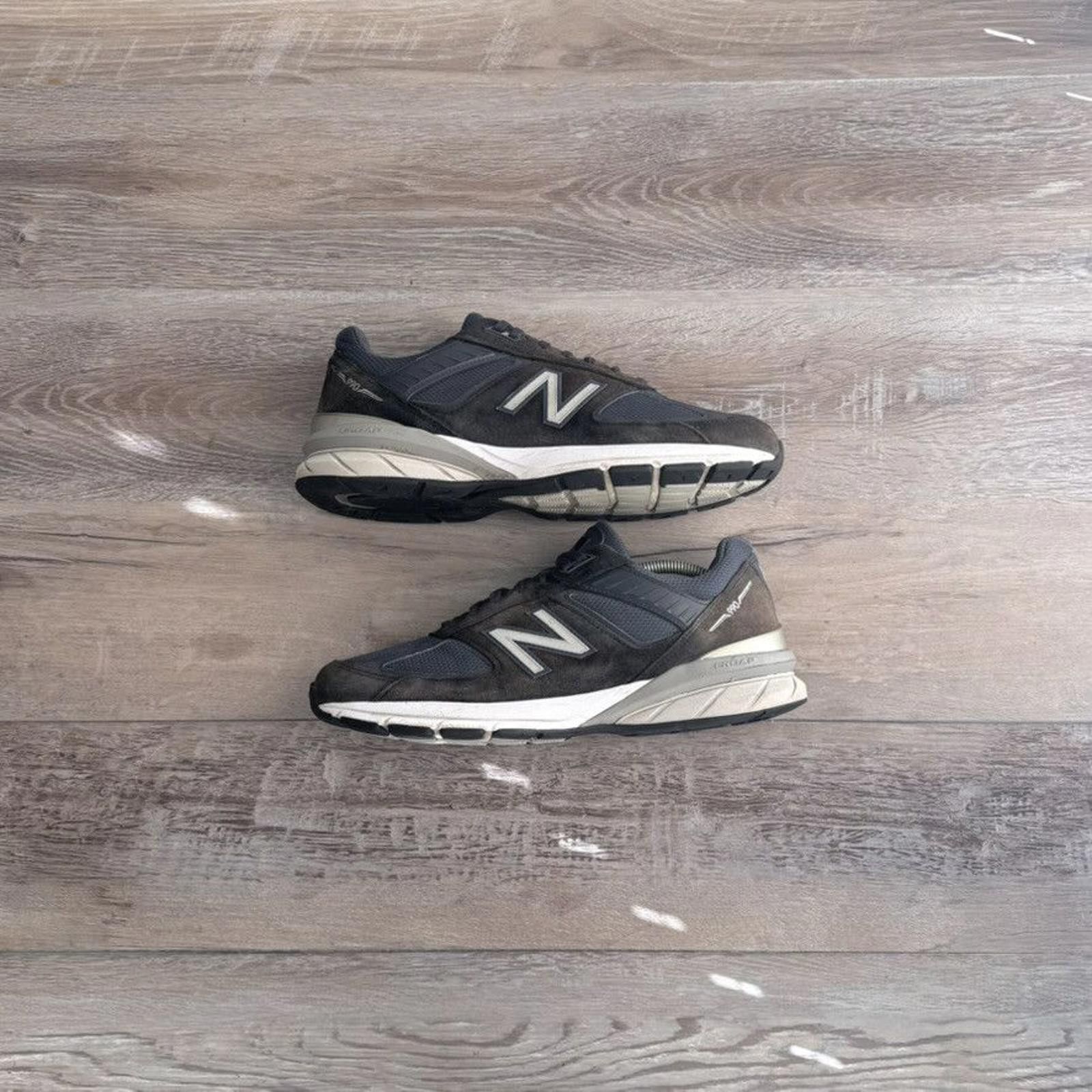 New Balance NEW BALANCE • 990v5 "Navy" (10.5M) Size US 10.5 / EU 43-44 - 1 Thumbnail