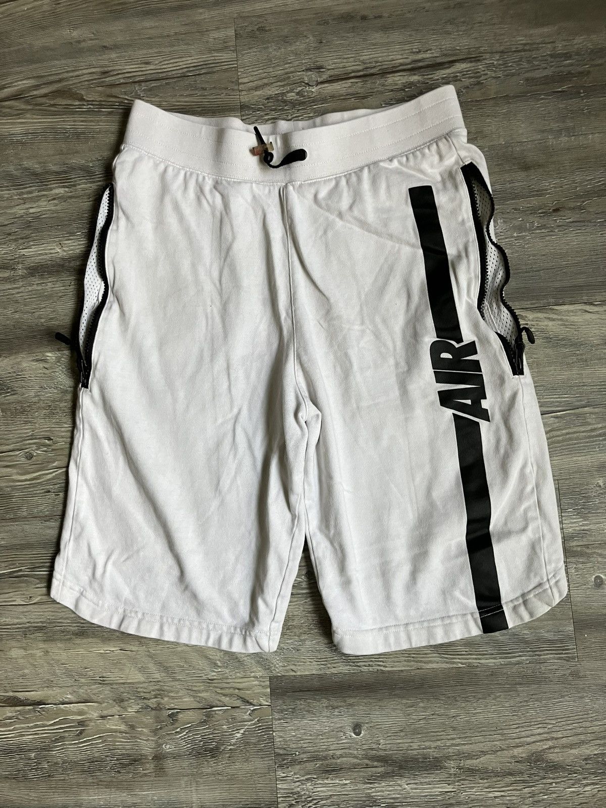 Nike White And Black Nike Air Shorts Size S Men’s Size US 28 / EU 44 - 1 Thumbnail