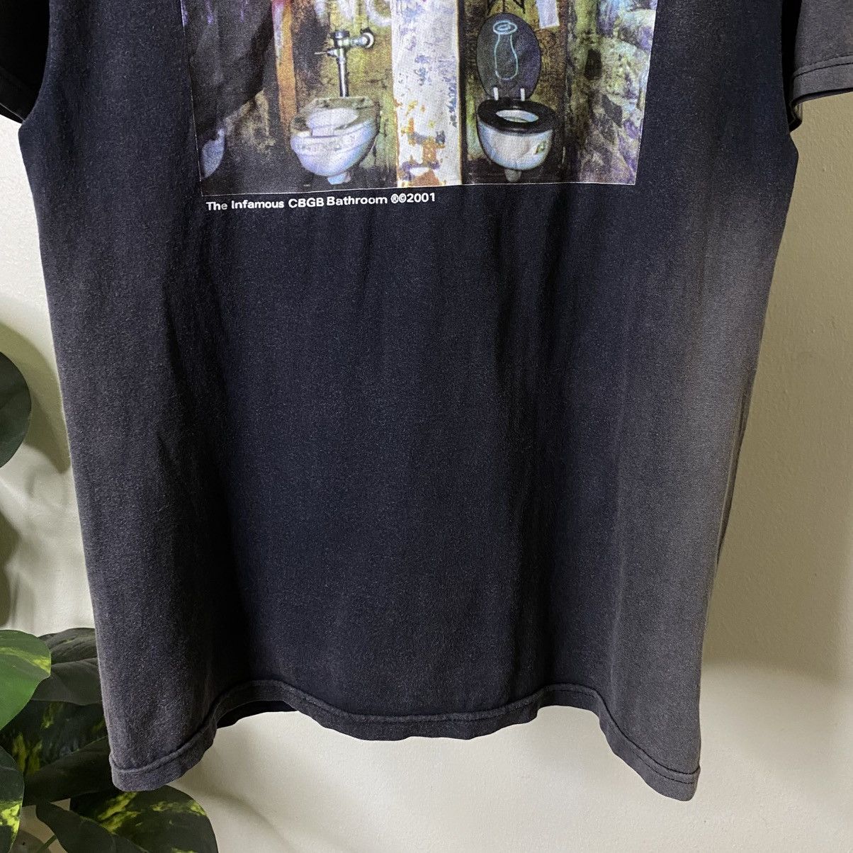Vintage 2001 The Infamous CBGB Bathroom Sunfaded T Shirt Size US M / EU 48-50 / 2 - 5 Thumbnail
