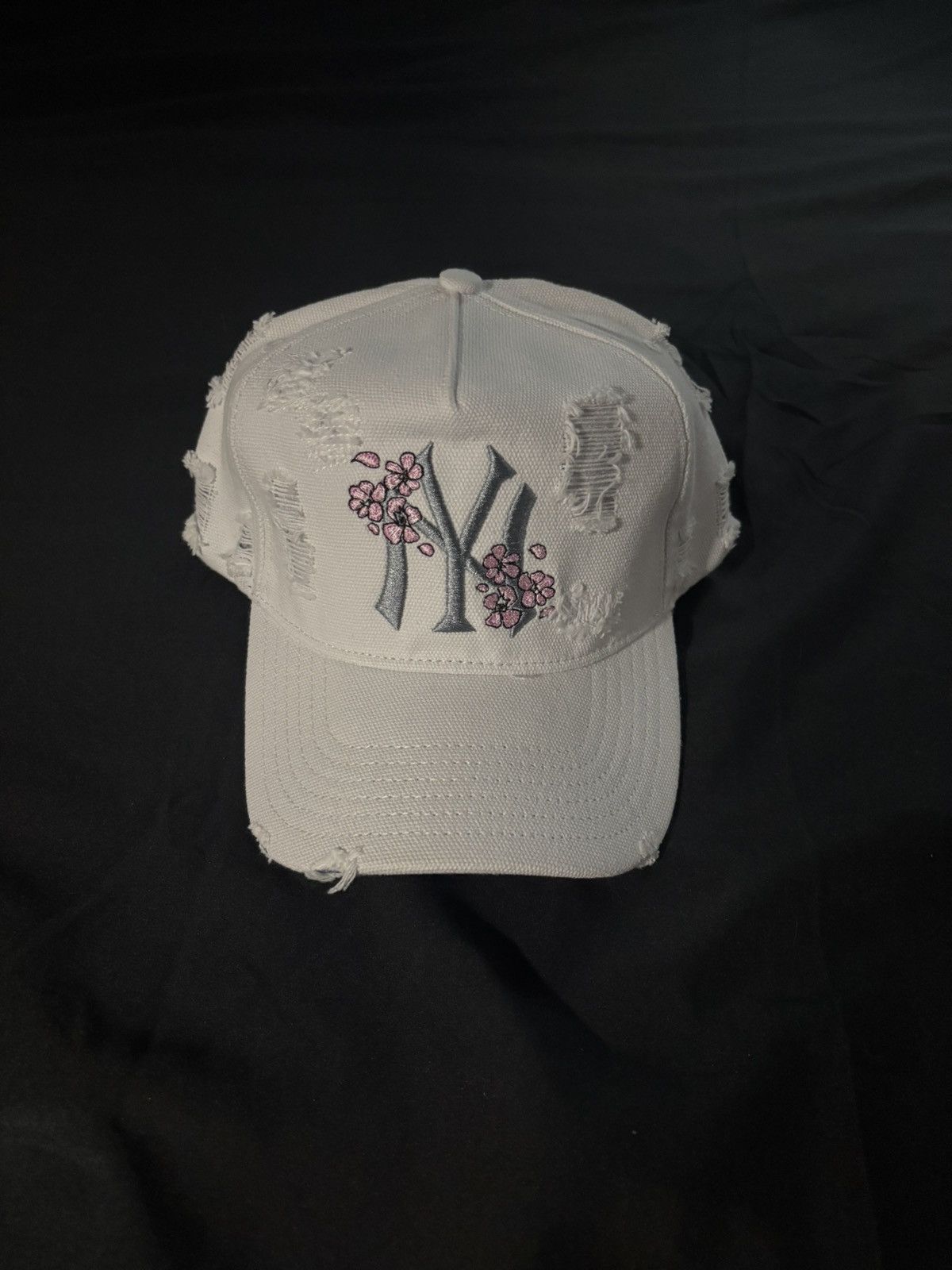 Japanese Brand White Distressed Denim Trucker Hat LA Size ONE SIZE - 7 Thumbnail