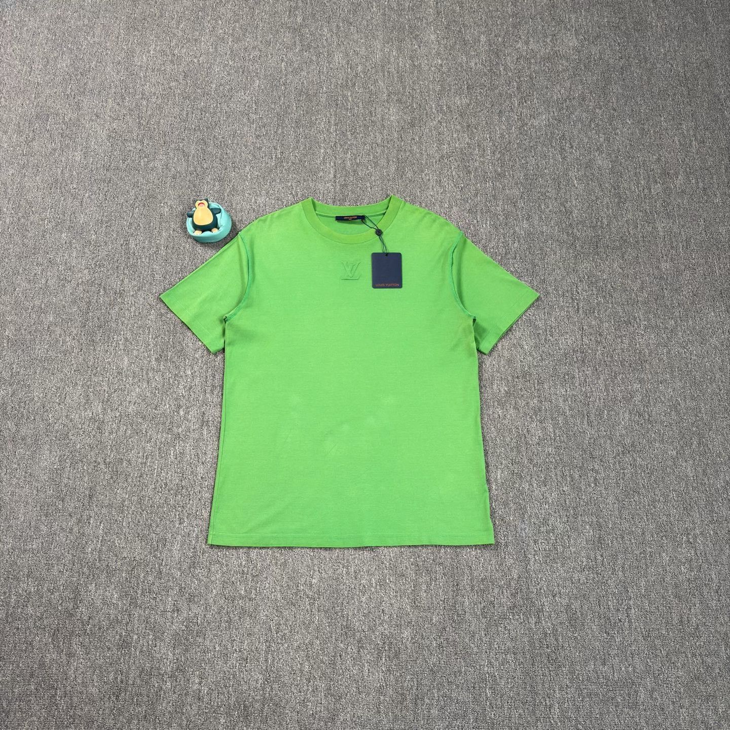 Louis Vuitton LV Embossed Logo Green Short-Sleeve Size US L / EU 52-54 / 3 - 1 Thumbnail