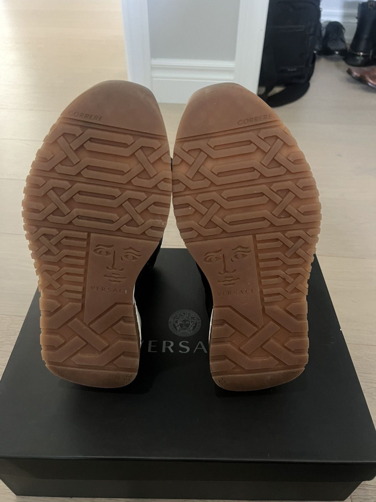 Versace VERSACE SNEAKER CALZA+VITELLO ST.COCCO NERO-ORO TRIBUTE Size US 8 / EU 41 - 3 Thumbnail