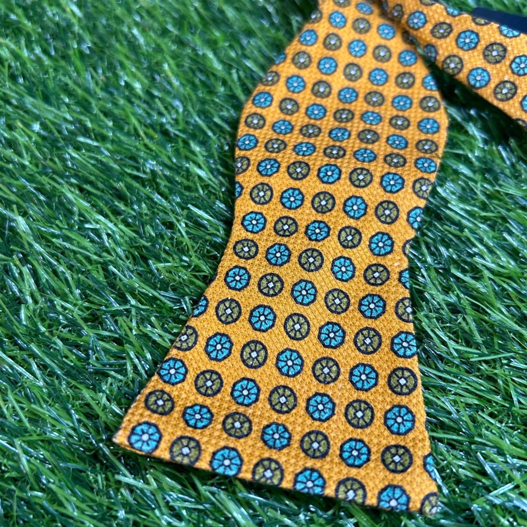 Cremieux Cremieux Bow Tie Gold Medallion Pattern Silk Self Tie Formal Party Mens NWT Giftable Accessories Mens Tie Geometric Pattern Gold Size ONE SIZE - 2 Thumbnail