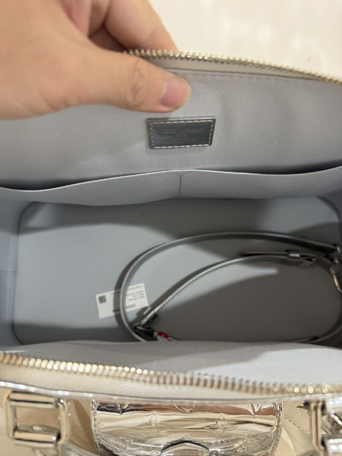 Louis Vuitton Alma Travel bag Size ONE SIZE - 8 Thumbnail