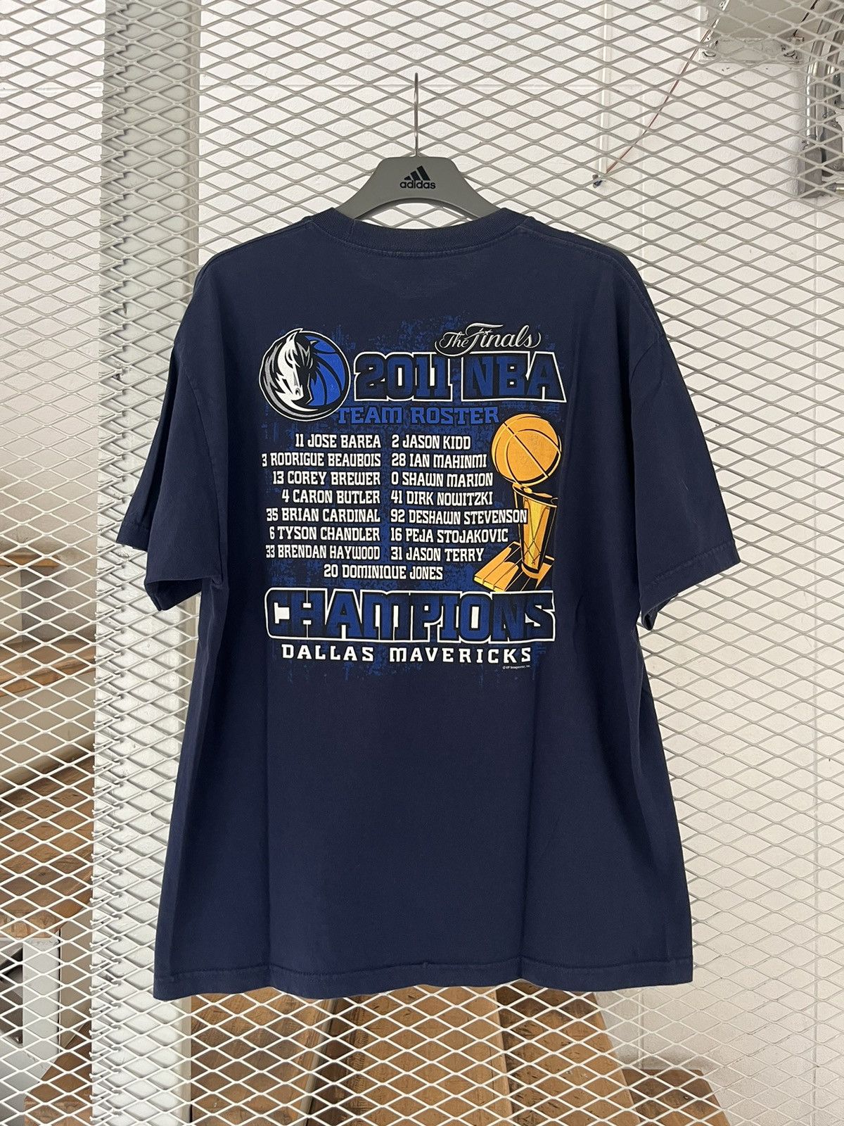 NBA Vintage DALLAS MAVERICKS 2011’s Champions Ring Tshirt Size US XL / EU 56 / 4 - 3 Thumbnail