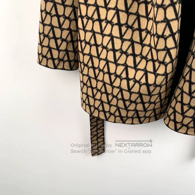 Valentino Valentino The logo is full of printed sheep wool reversibl Size M / US 6-8 / IT 42-44 - 4 Thumbnail