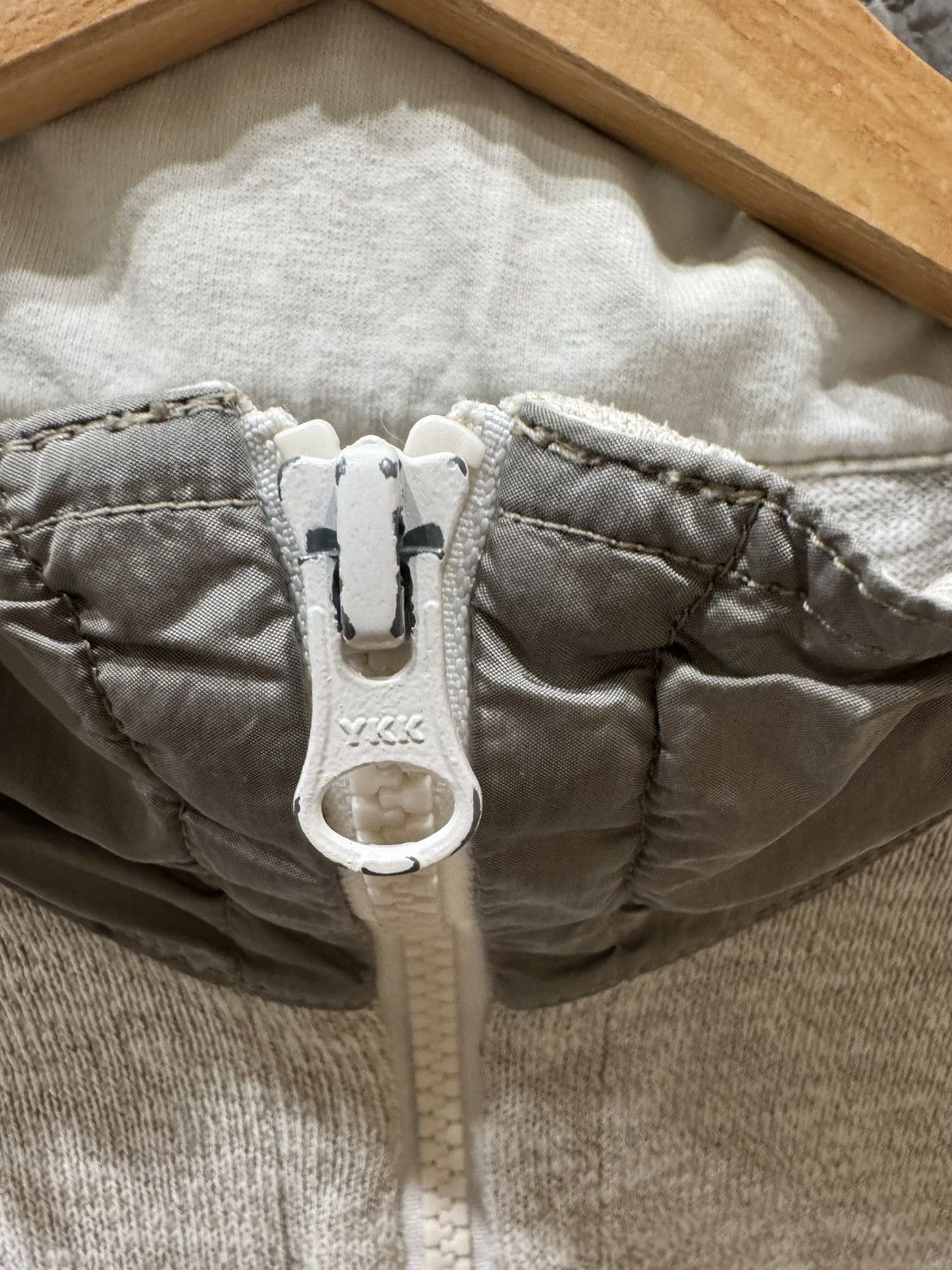 Stone Island Stone Island zip hoodie in beige. Size US L / EU 52-54 / 3 - 16 Thumbnail