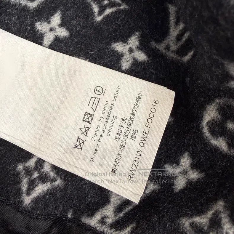 Louis Vuitton Louis Vuitton Black print full waist hooded wool coat Size XS / US 0-2 / IT 36-38 - 3 Thumbnail