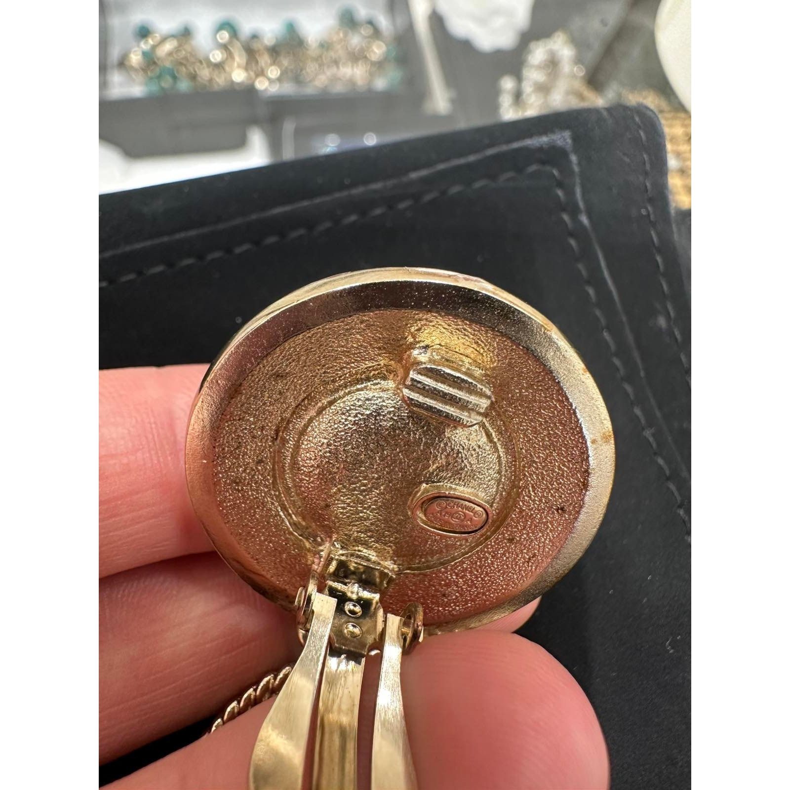 Chanel NWOT Chanel Pre-Fall 2019 Pearl Drop Earrings Size ONE SIZE - 8 Thumbnail
