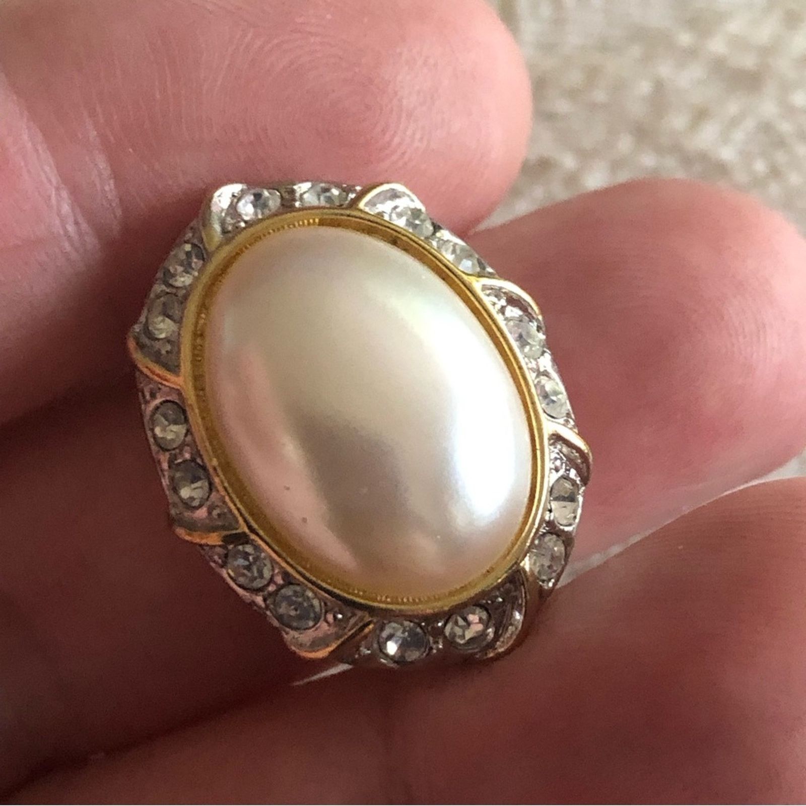 Vintage Vintage 70s oval cream pearl halo clip on earrings Size ONE SIZE - 3 Thumbnail