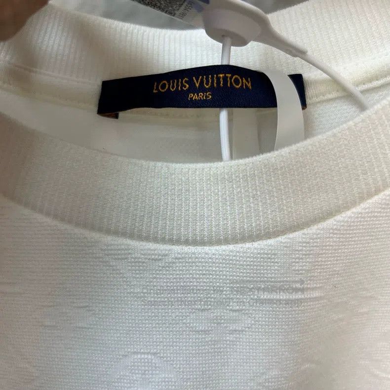 Louis Vuitton Louis Vuitton Embossed full print short sleeve Size US S / EU 44-46 / 1 - 3 Thumbnail