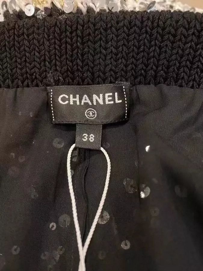 Chanel Chanel Heavy industry sequin shorts Nextarrow-2505 Size 25" / US 0 / IT 36 - 4 Thumbnail