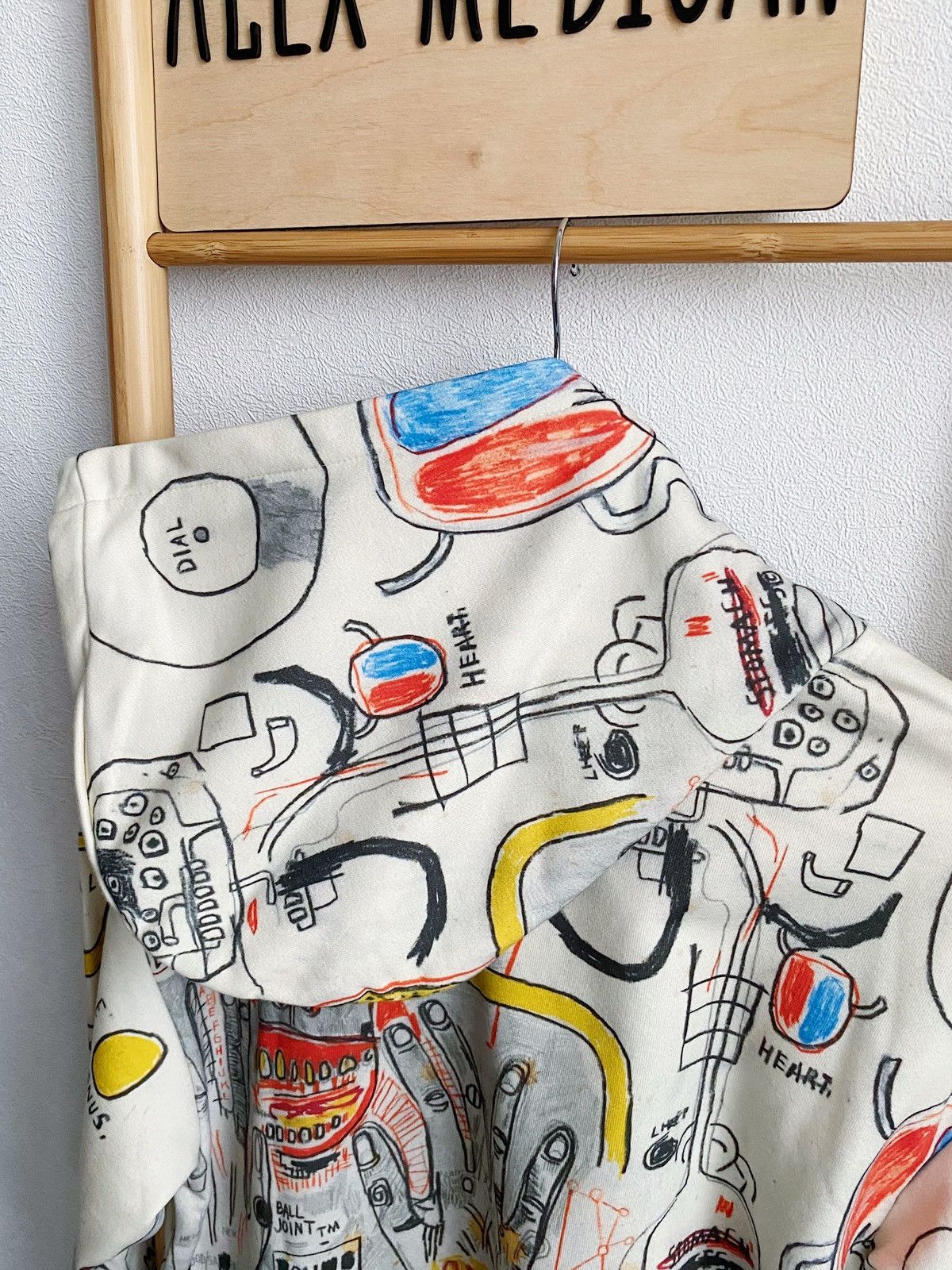 H&M × Jean-Michel Basquiat × Who Decides War WHO DECIDES WAR x BASQUIAT x H&M RELAXED FIT COTTON HOODIE Size US S / EU 44-46 / 1 - 3 Thumbnail
