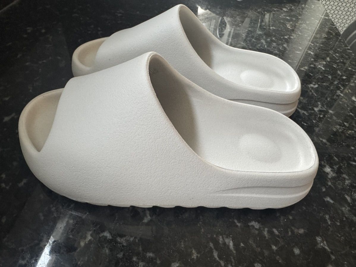 Yeezy Size 6 Cream YS-01 Yeezy Slide NEW Foam Slides Bone Pure Size US 6 / EU 39 - 5 Thumbnail