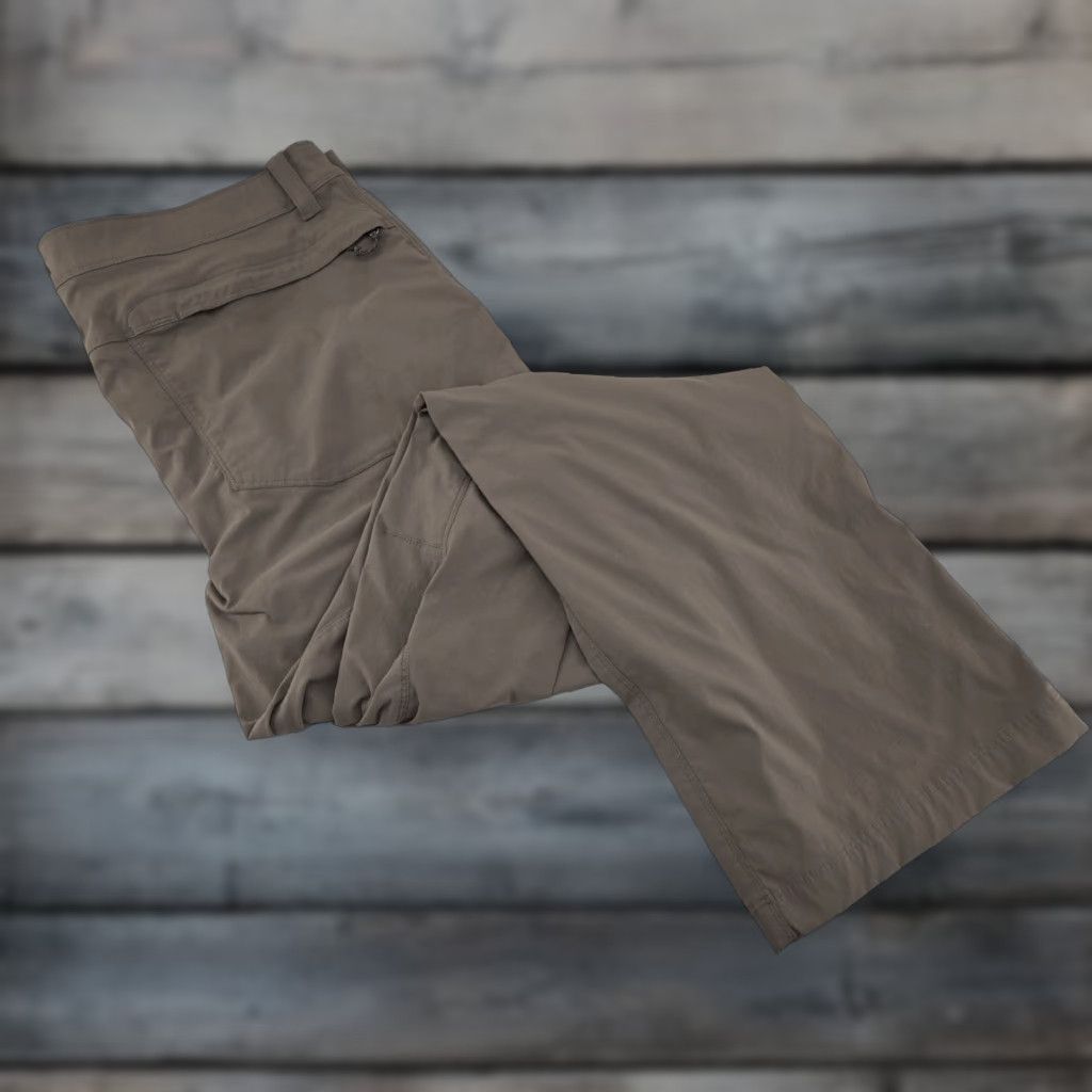 Vintage VINTAGE LL Bean Pants Mens 42x32 Gray/Brown Nylon Blend Cargo Pant Regular Men 42 Gray Cargo Pocket Leather? Size US 42 / EU 58 - 1 Thumbnail