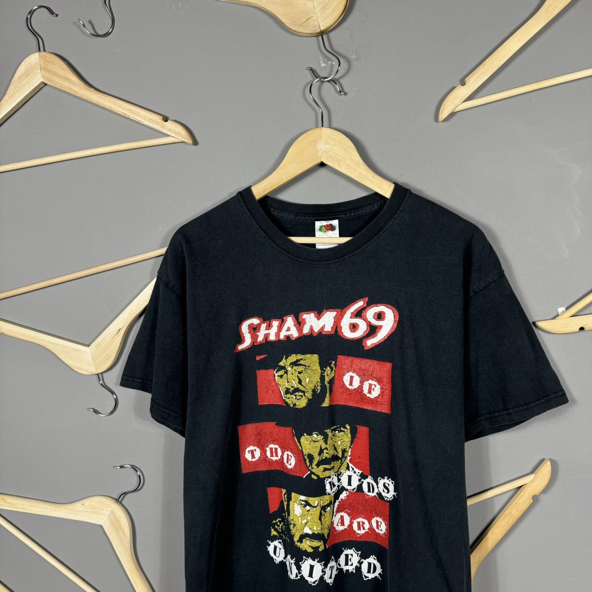 Band Tees Vintage Sham 69 Y2K If The Kids are United T-shirt Size US XL / EU 56 / 4 - 4 Thumbnail