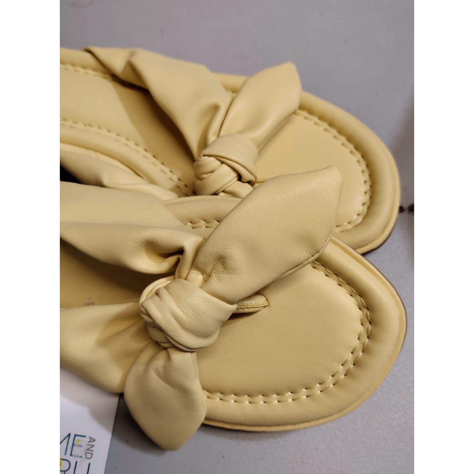 Vintage Time & Tru Bow Flip Flop Women Memory Foam Yellow Size 9 Sandal Size US 9 / IT 39 - 2 Thumbnail