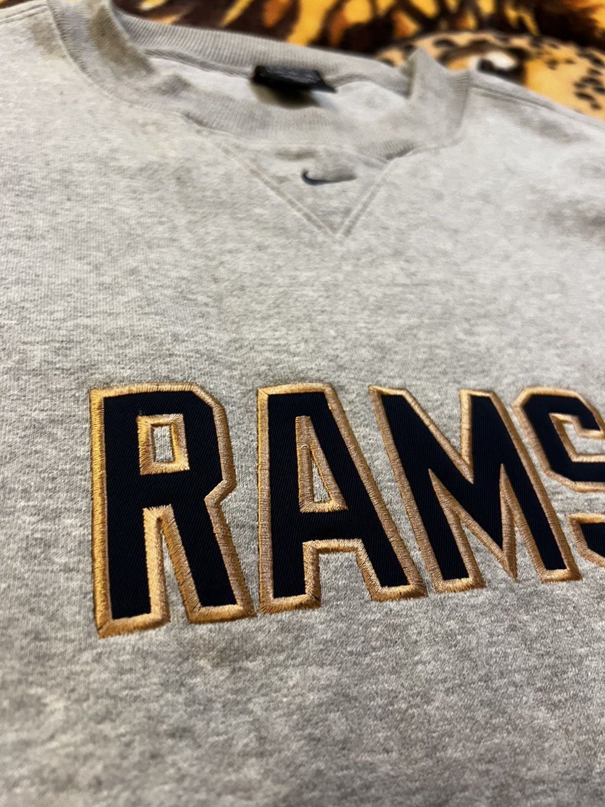 NFL × Nike × Vintage NIKE Center Check St. Louis Rams NFL Crewneck Size US XL / EU 56 / 4 - 3 Thumbnail