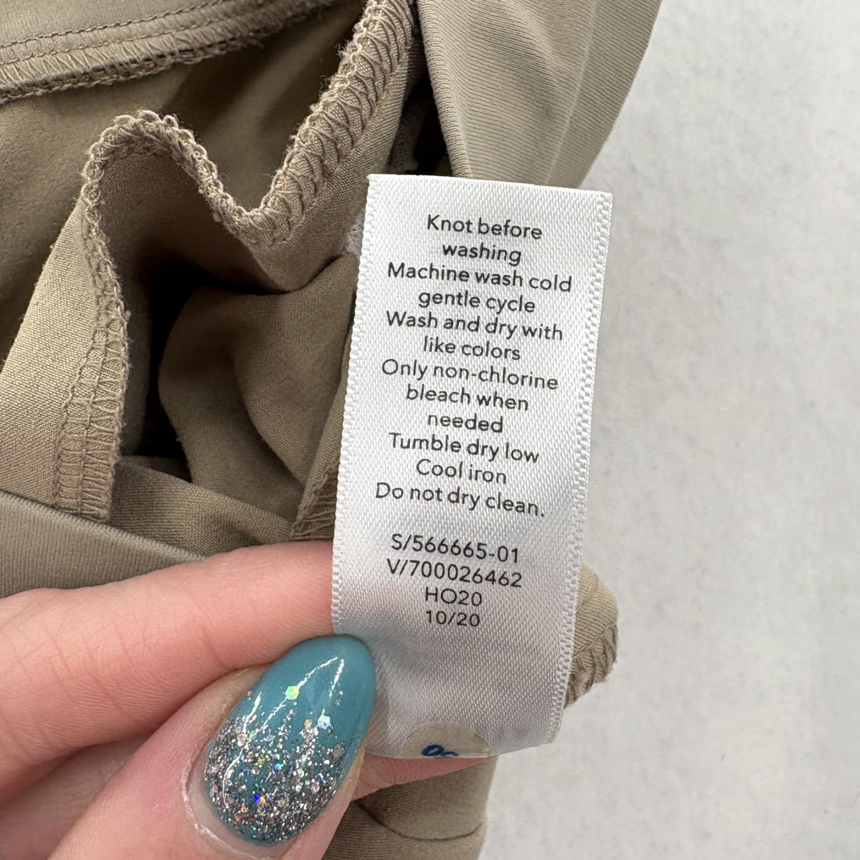 Athleta Athleta Venture Pant Jogger Pants Womens 4 Beige Hiking Pockets Zip Lightweight Stretch Tapered Size 27" / US 4 / IT 40 - 6 Thumbnail