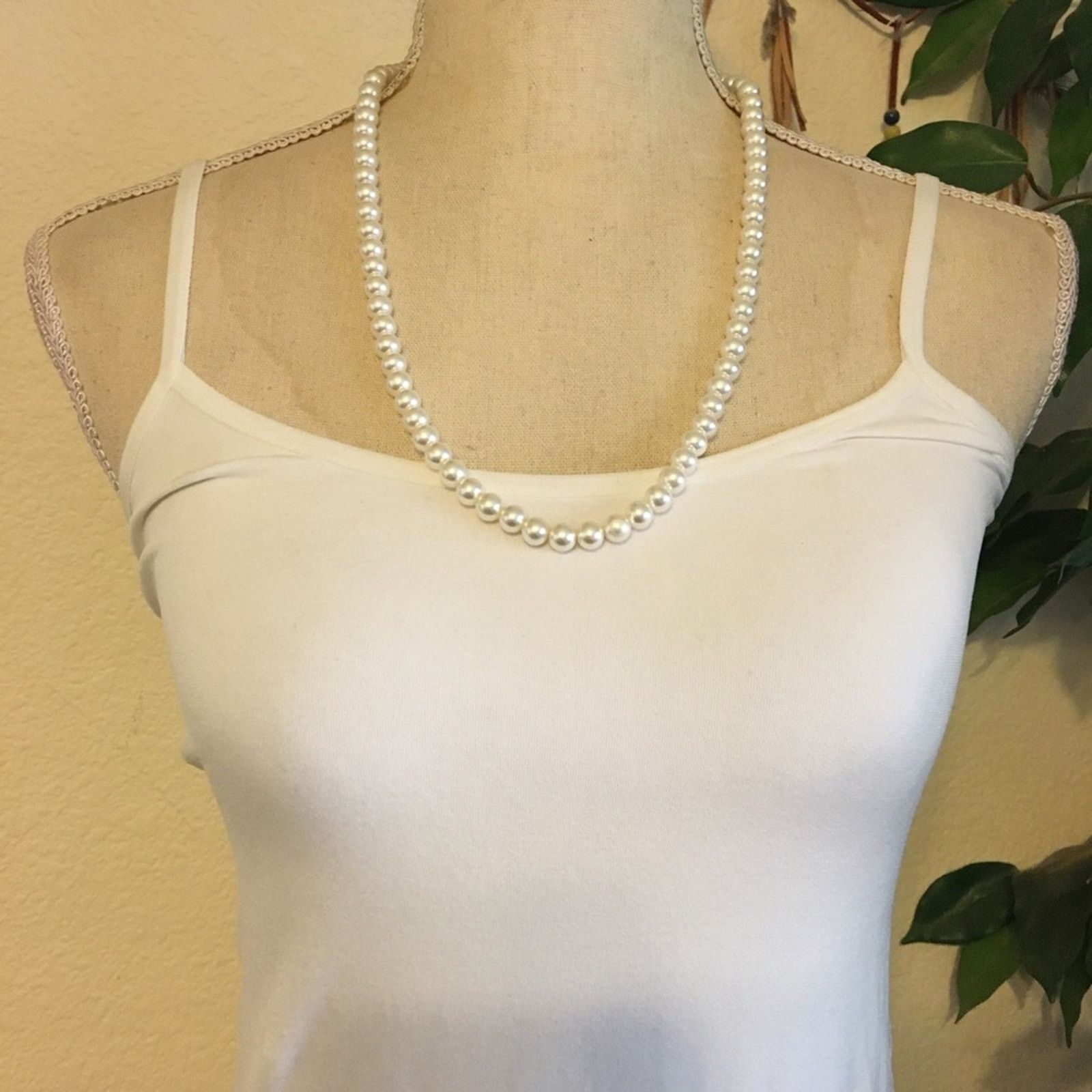 Vintage Vintage high shine white plastic pearl necklace Size ONE SIZE - 3 Thumbnail