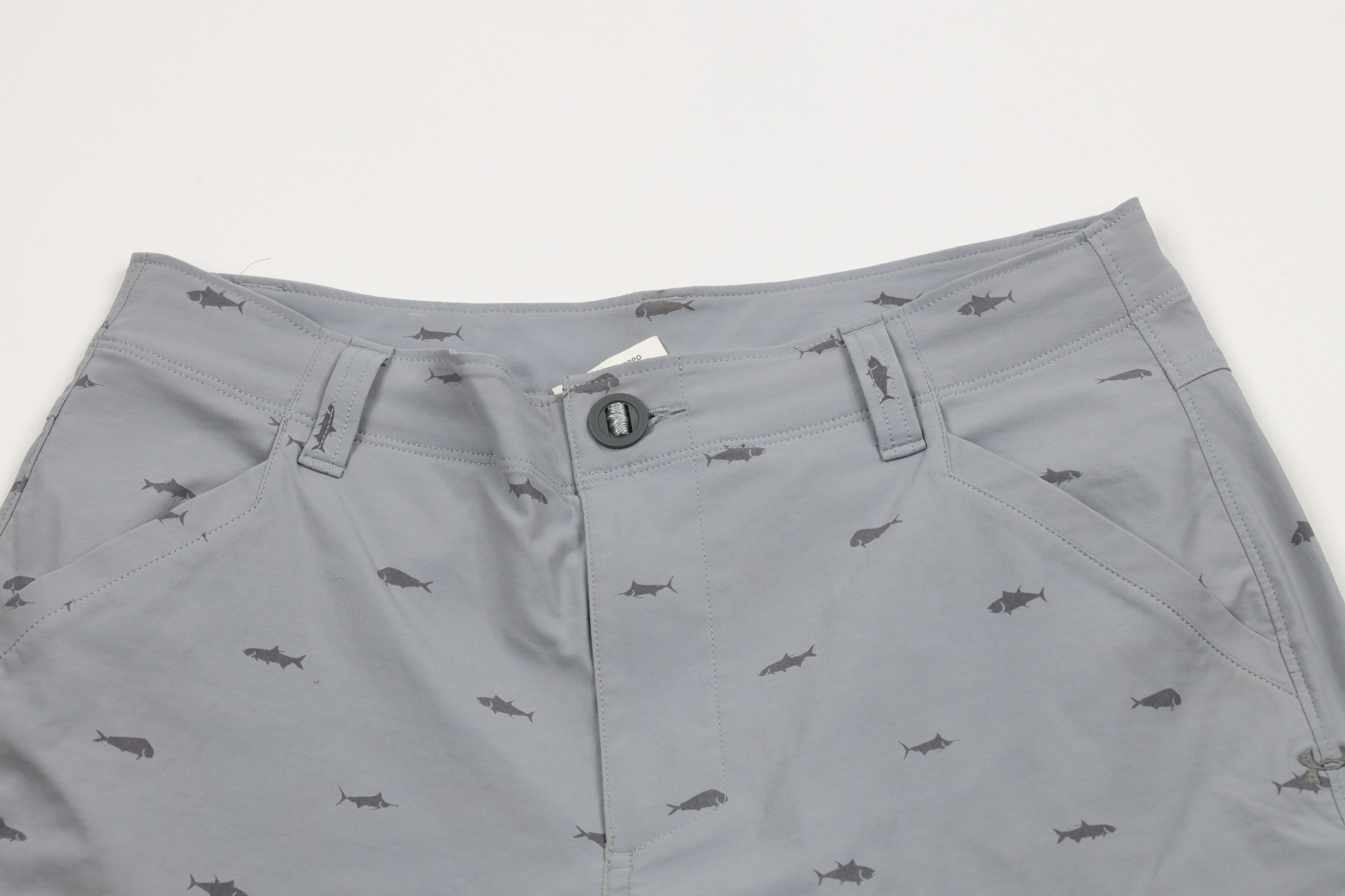 Under Armour × Vintage Under Armour HeatGear Fish All Over Print Cargo Shorts Gray Size US 30 / EU 46 - 2 Thumbnail