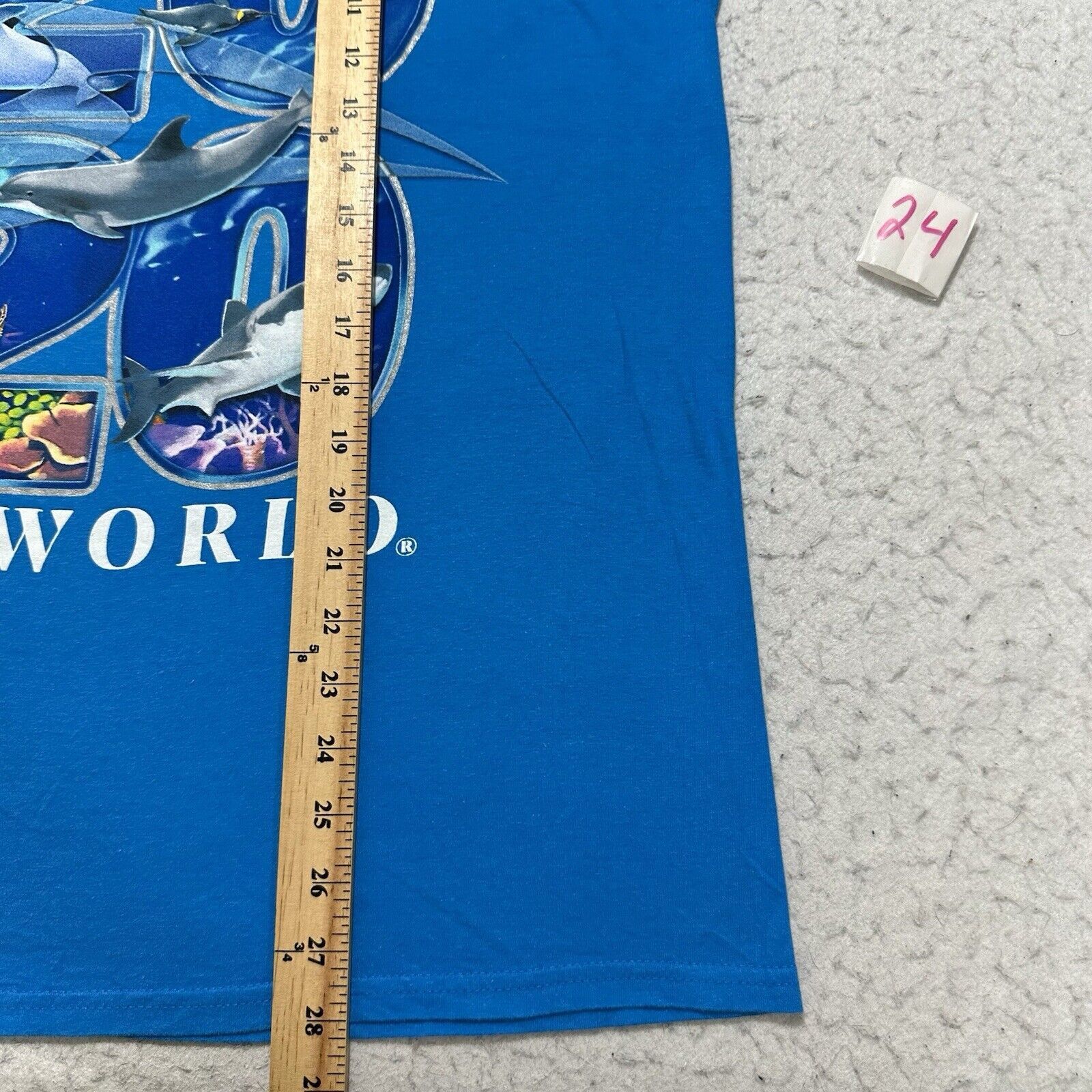 Other SeaWorld 2020 Medium Blue Animal Graphic T Shirt Crewneck Size US M / EU 48-50 / 2 - 9 Thumbnail