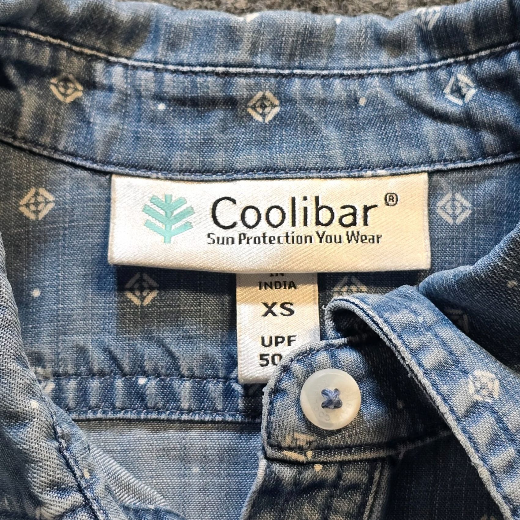 Vintage Coolibar Top Womens Size XS Blue Chambray Western Pattern Button Casual Capsule Shirt Womens XS Blue Chambray Western Pattern Button-Up Casual Capsule Size XS / US 0-2 / IT 36-38 - 4 Thumbnail