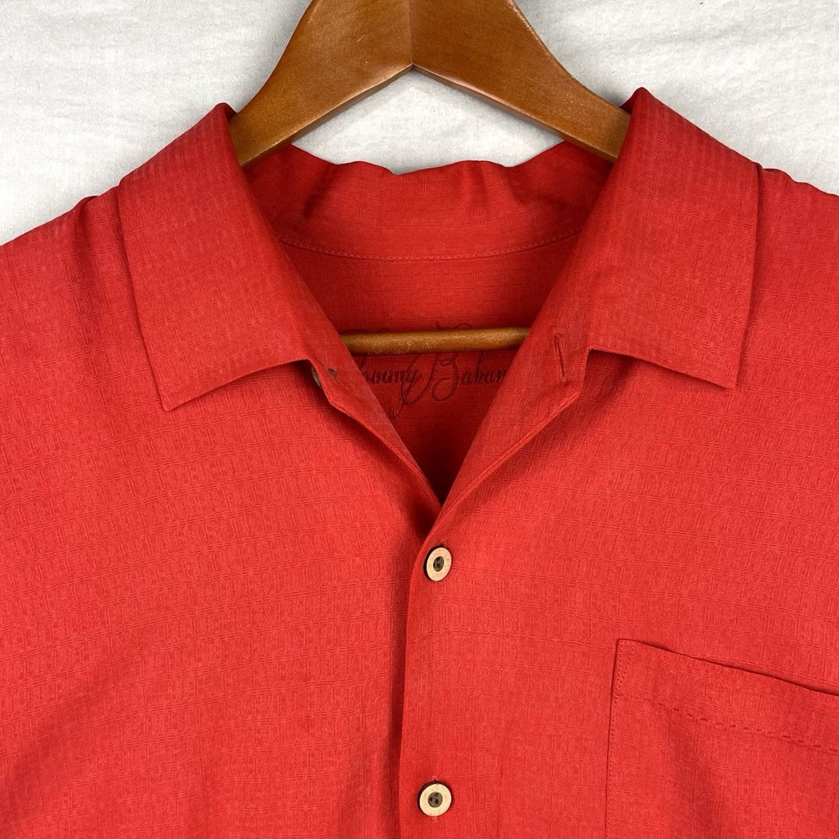 Tommy Bahama Tommy Bahama Shirt Men 2XL Solid Red Silk Short Sleeve Button-Up Hawaiian Beach Casual Shirt Womens? Size US XXL / EU 58 / 5 - 3 Thumbnail