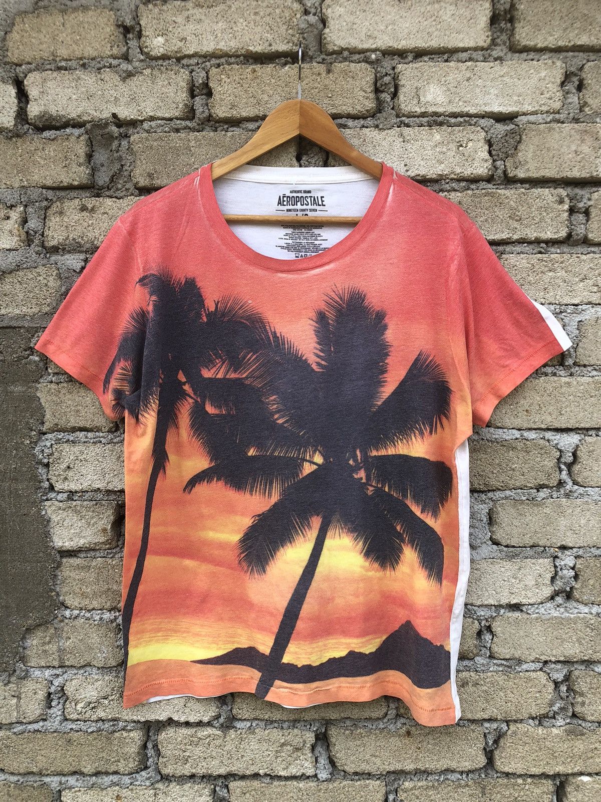 Aeropostale × Japanese Brand × Vintage Aeropostale AOP Palm Tshirts Size US L / EU 52-54 / 3 - 1 Thumbnail