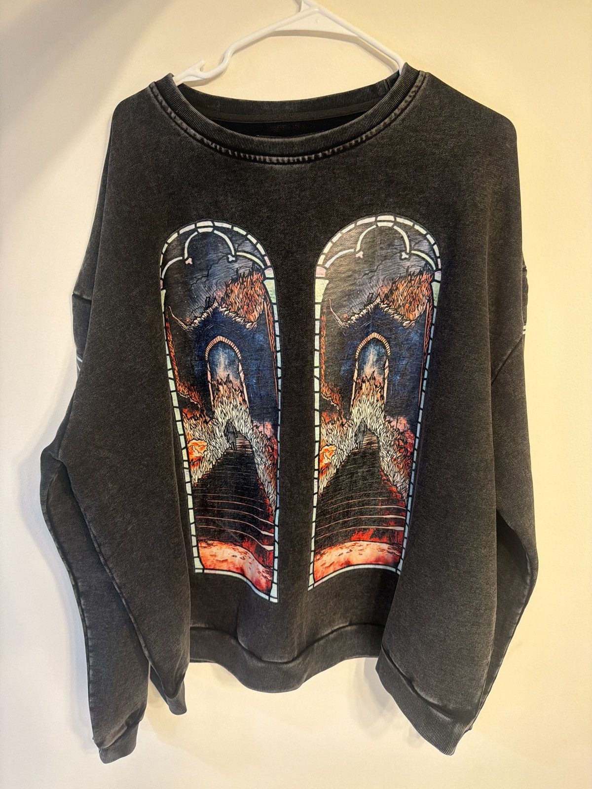 Who decides war crew neck