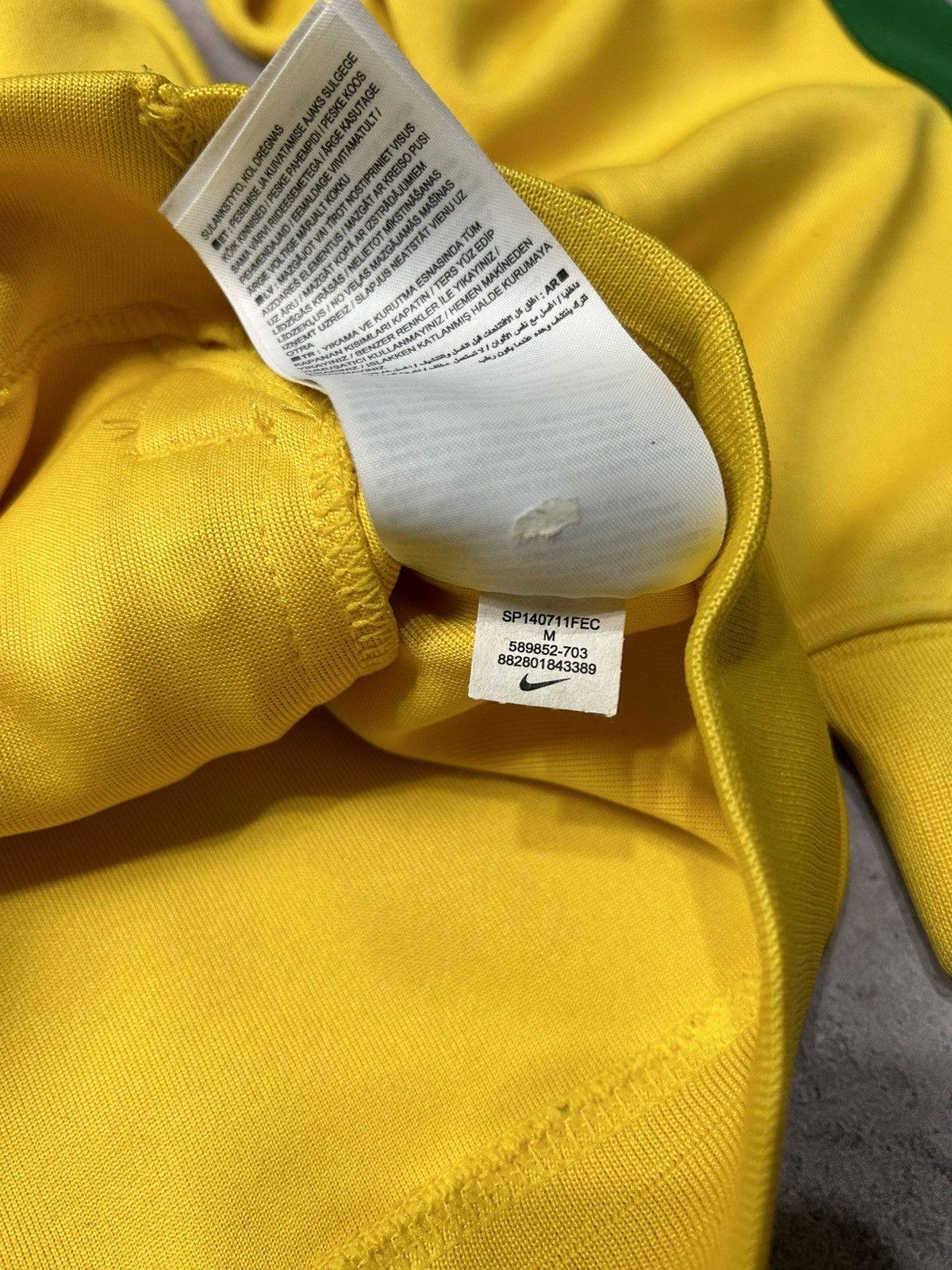 Nike Vintage Nike Brazil Soccer Zip Sweatshirt Track Football Size US M / EU 48-50 / 2 - 11 Thumbnail