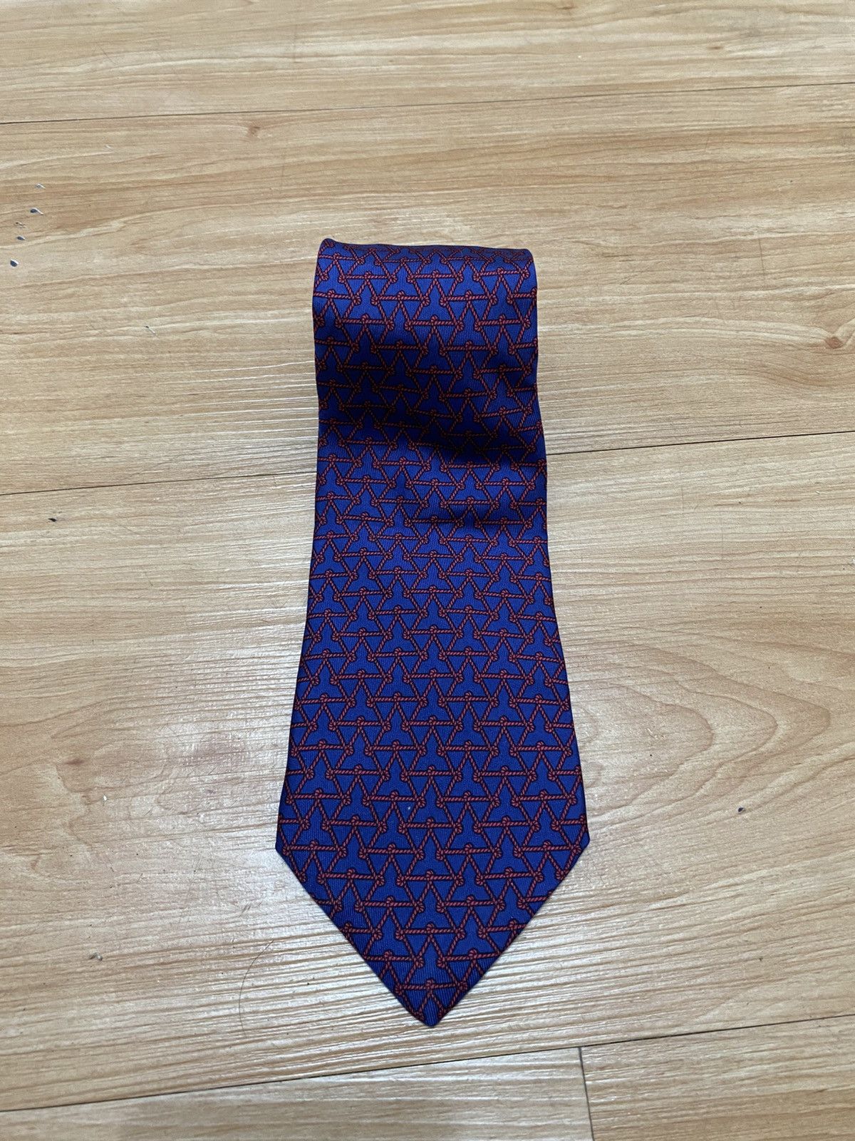 Hermes 🔥Stunning🔥 vintage hermes tie 100% silk nice design Size ONE SIZE - 1 Thumbnail