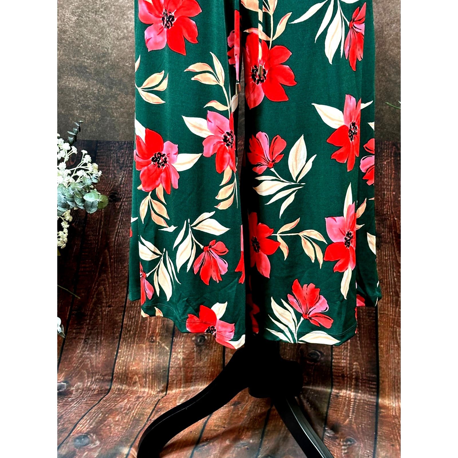 MAGGY LONDON Maggy London Floral Halter Neck Crop Jumpsuit Btrgrncrl 4 Size 27" / US 4 / IT 40 - 9 Thumbnail