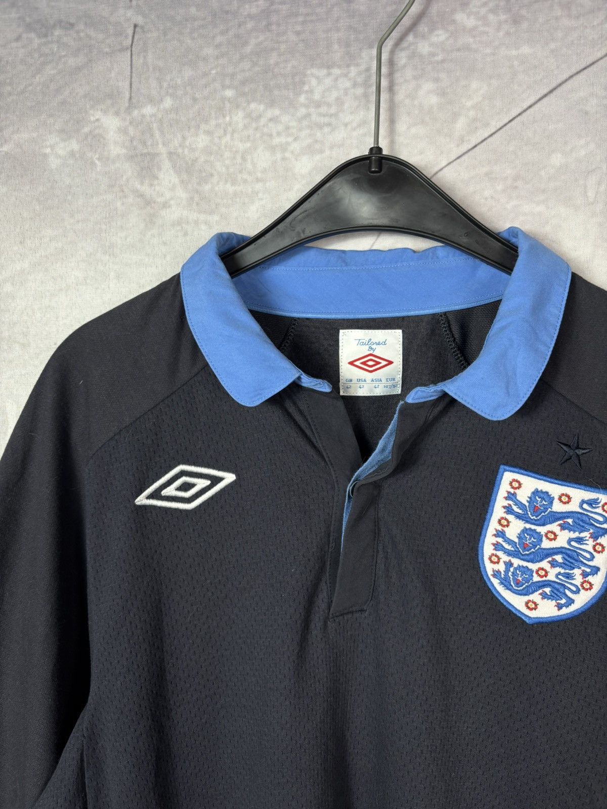 Umbro Umbro England 2011/12 Soccer Jersey Shirt Size US L / EU 52-54 / 3 - 5 Thumbnail
