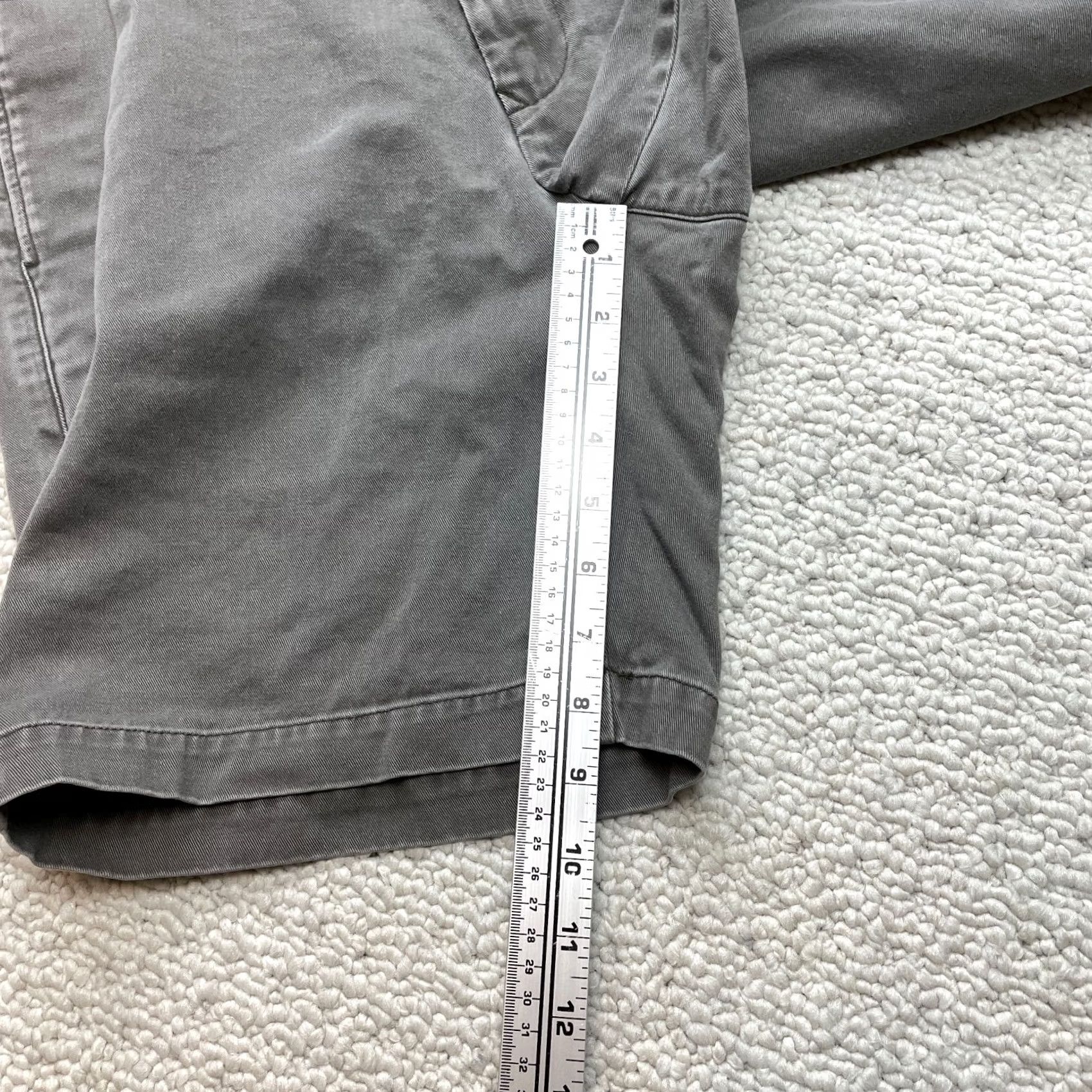 Banana Republic Banana Republic Hacking Chino Shorts Mens 33 Gray Straight Cotton 32x9 Pockets Size US 33 - 3 Thumbnail
