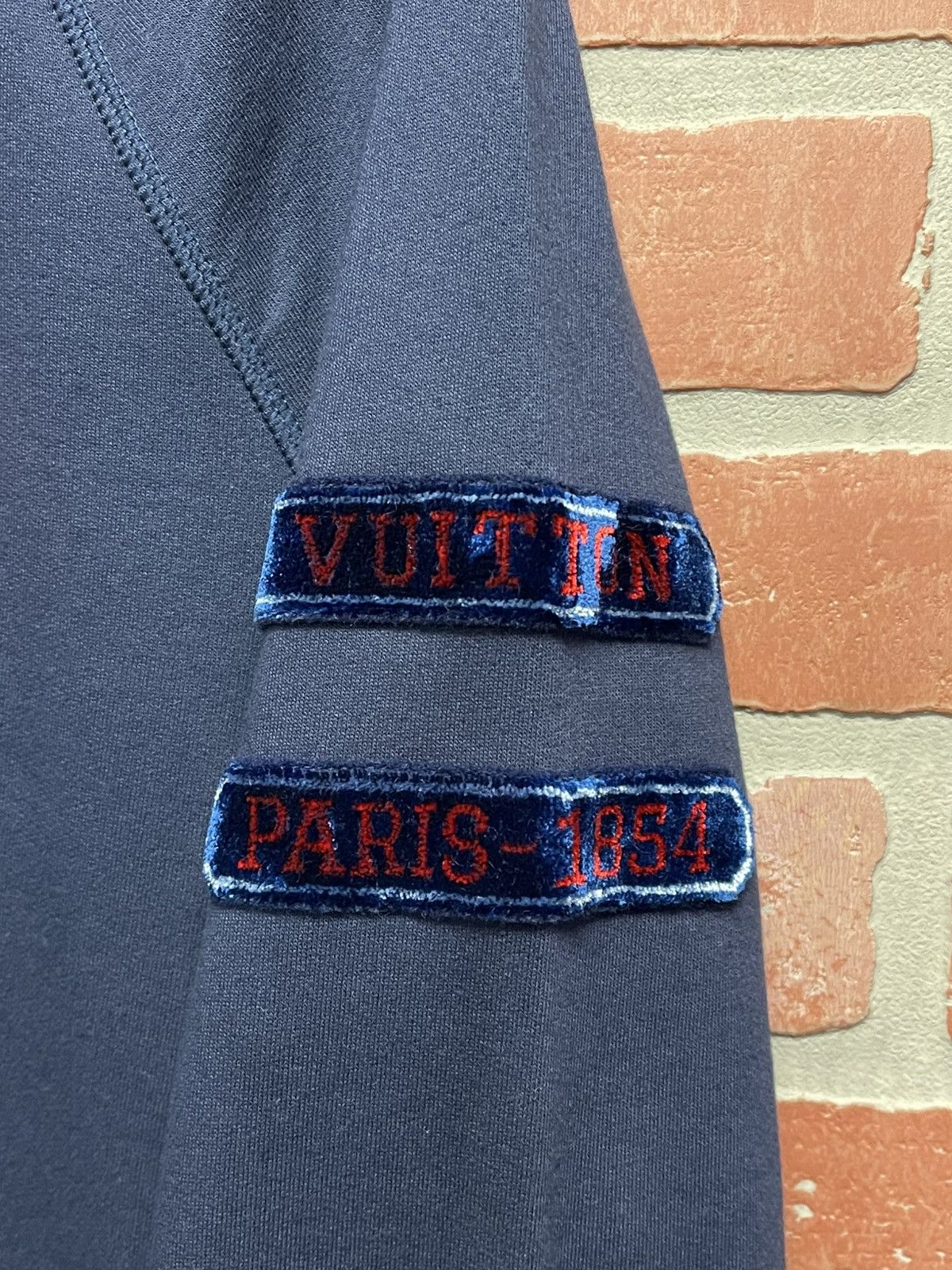 Louis Vuitton Size M - Louis Vuitton Malletier Crewneck Blue Size US M / EU 48-50 / 2 - 5 Thumbnail