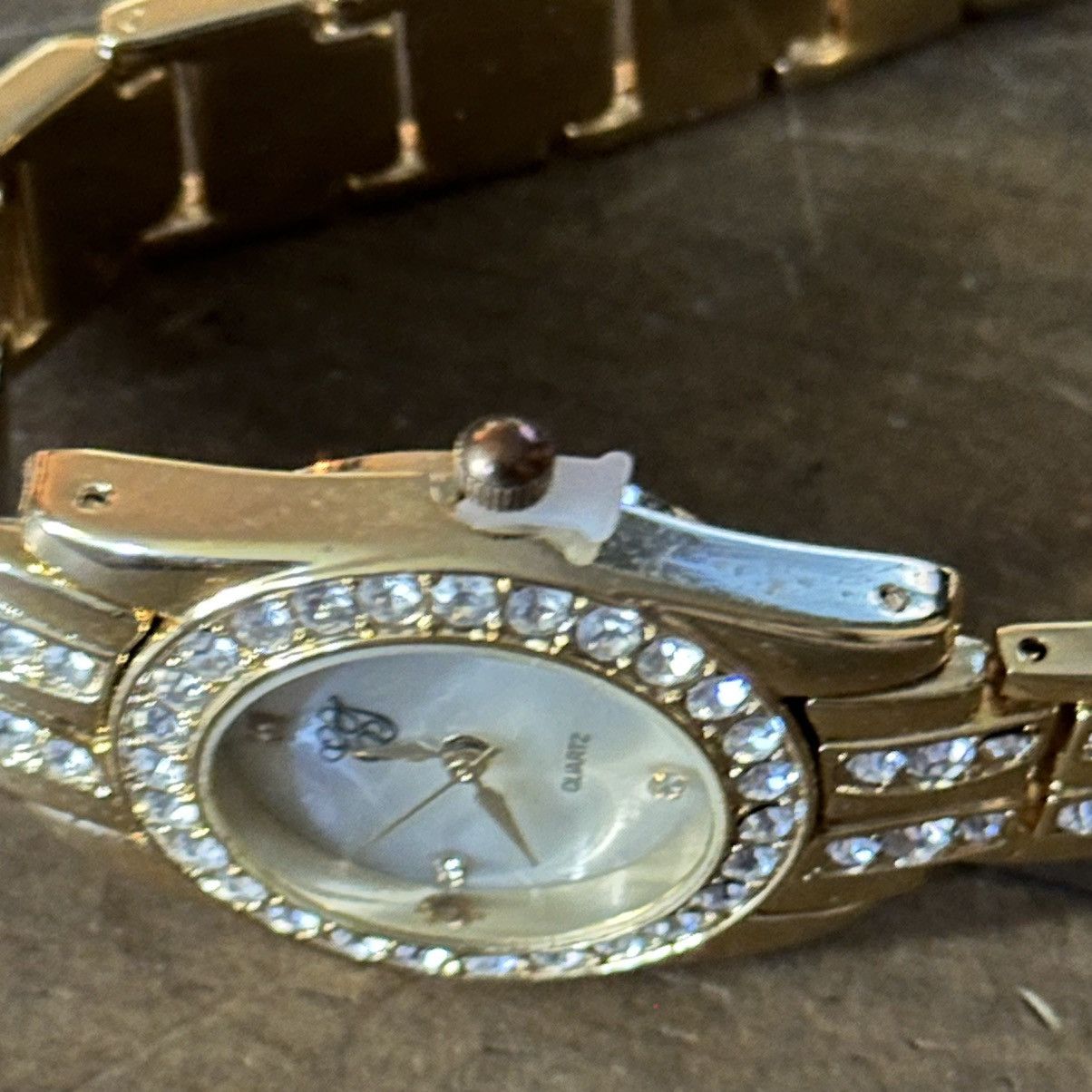 Vintage Vintage Elizabeth Taylor gold tone pave bezel watch Size ONE SIZE - 4 Thumbnail