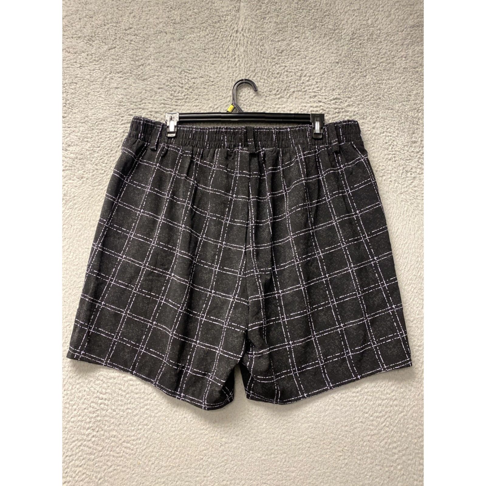 Torrid Torrid Shorts Size 20 Black White Check Polyester Stretch Button 8 Inseam Regular Mid Rise 40 in Waist NWT / 121-47 Size 42" / US 20 - 7 Thumbnail