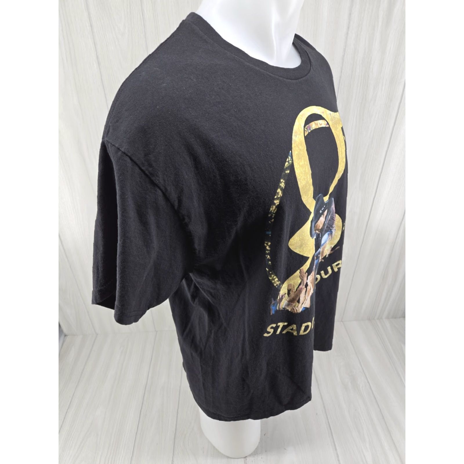 Hanes Garth Brooks Stadium Tour Concert Black Hanes Tag T-Shirt Size XL Men Short Sleeve Crew Neck Hanes Tag T-Shirt Size US XL / EU 56 / 4 - 7 Thumbnail