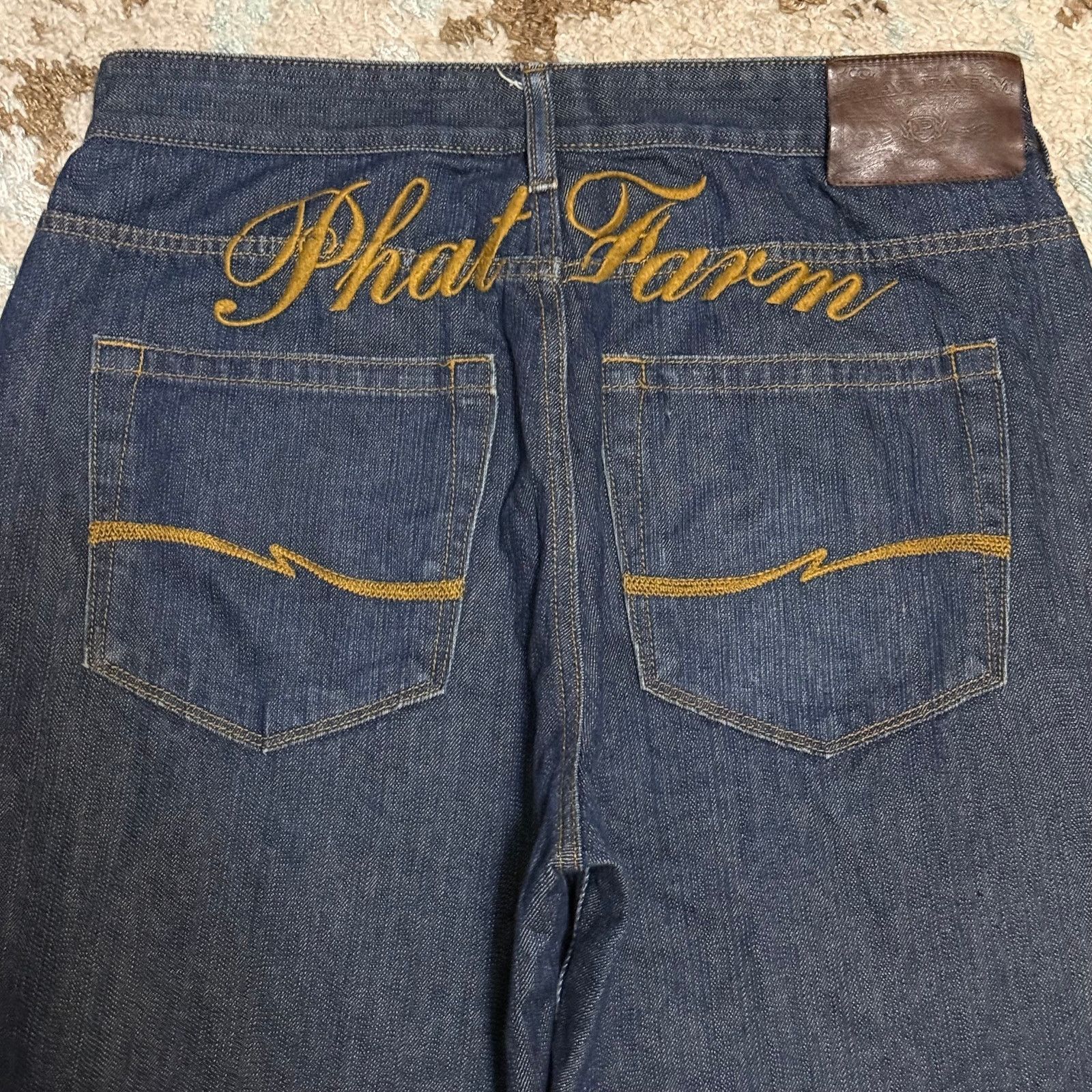 Phat Farm Vintage Phat Farm Baggy Jeans Size 33x30 Spellout Y2K Size US 33 - 1 Thumbnail