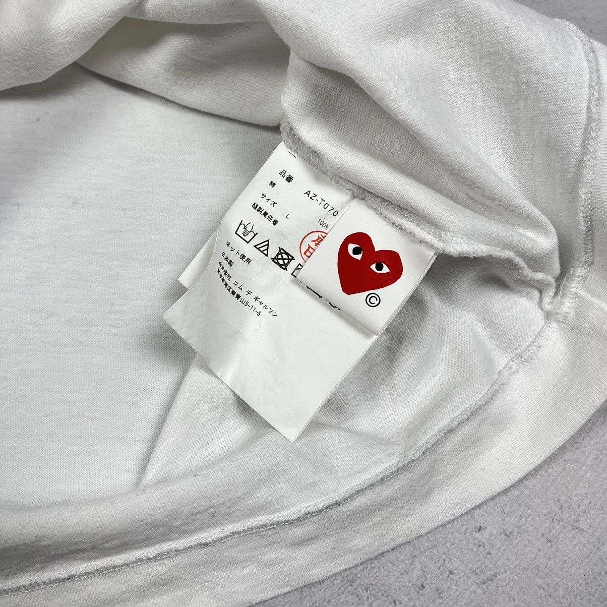 Comme des Garcons PLAY Comme Des Garçons Heart Big Logo T Shirt Size US L / EU 52-54 / 3 - 10 Thumbnail