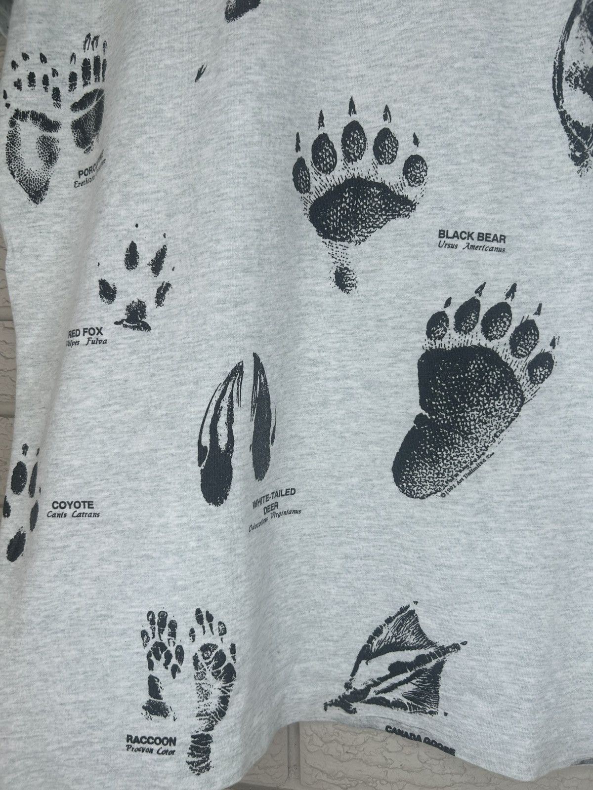Vintage Vintage 90s Alaska Wildlife Animal Footprint AOP Art T Shirt Size US L / EU 52-54 / 3 - 5 Thumbnail