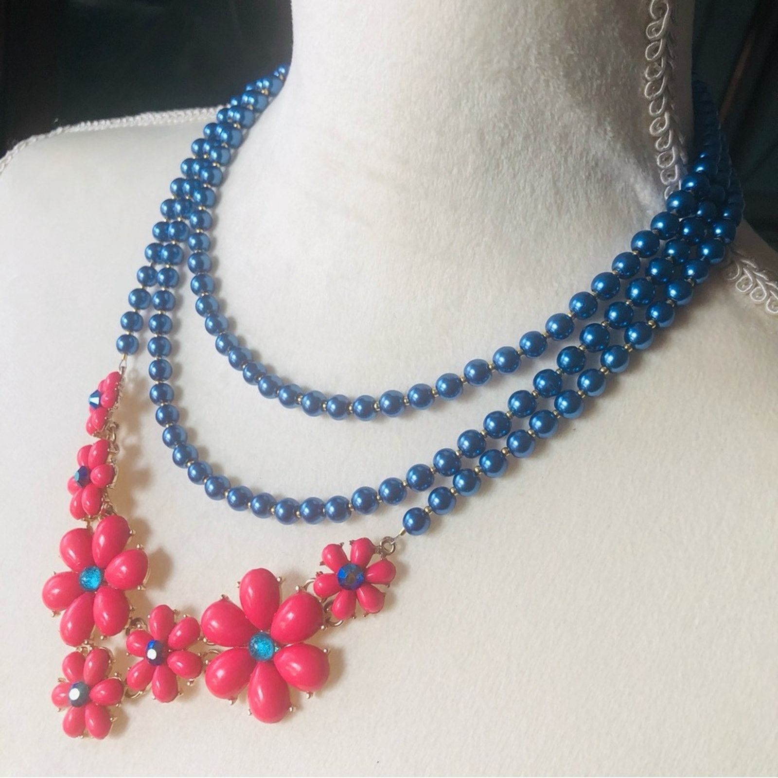 Handmade Handcrafted repurpose bubblegum floral Pearl necklace Size ONE SIZE - 6 Thumbnail