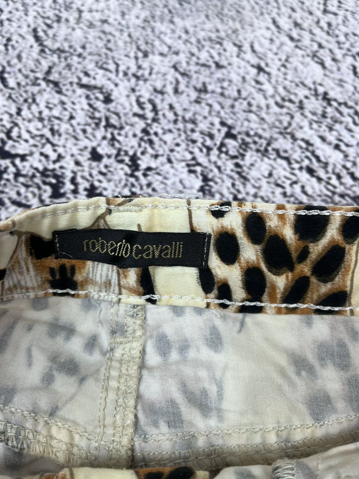 Roberto Cavalli Vintage Roberto Cavalli Leopard Print Skirt Size 28" / US 6 / IT 42 - 6 Thumbnail