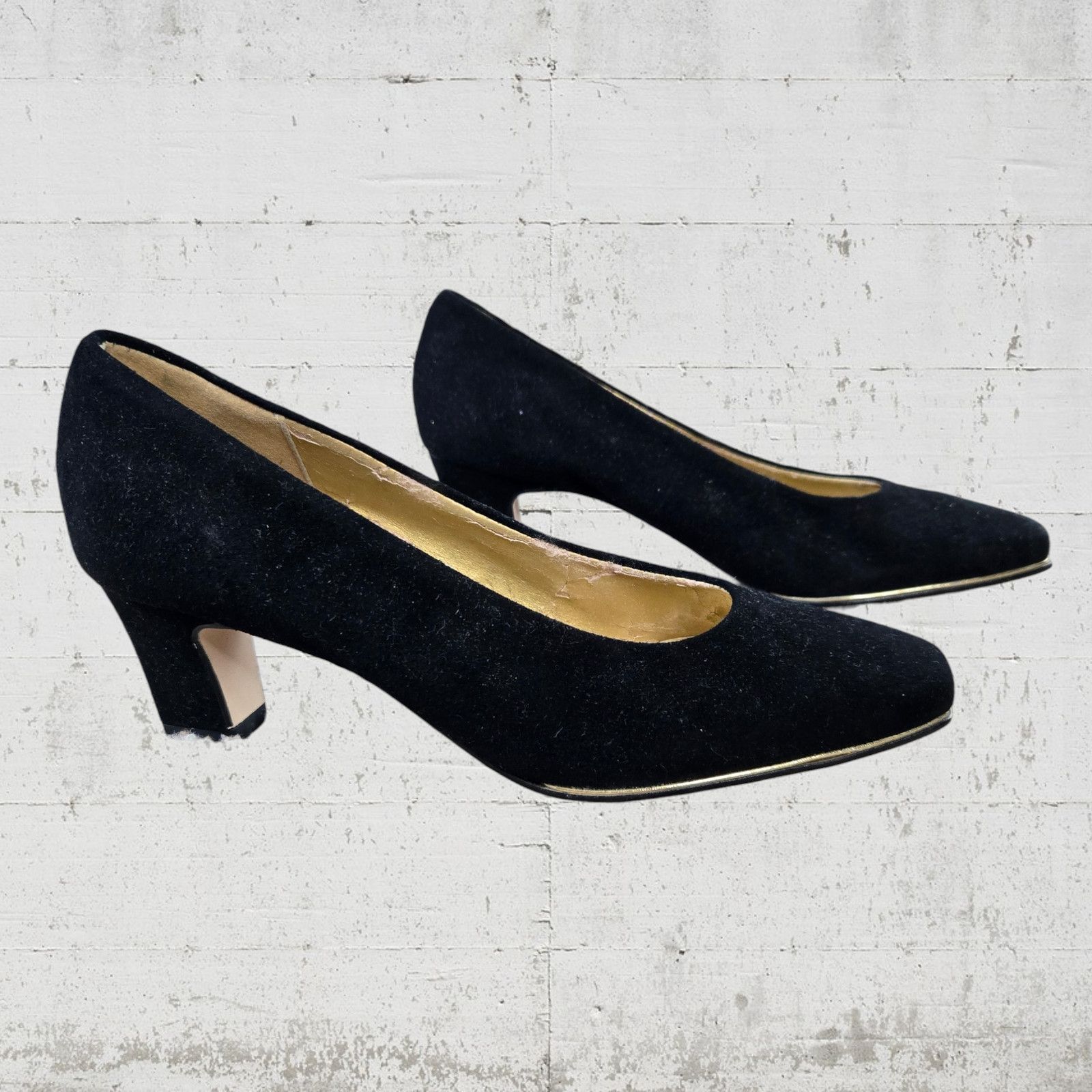 Vintage 80s Vintage Black Suede Pointed Square Toe Heels Size 8 Size US 8 / IT 38 - 1 Thumbnail