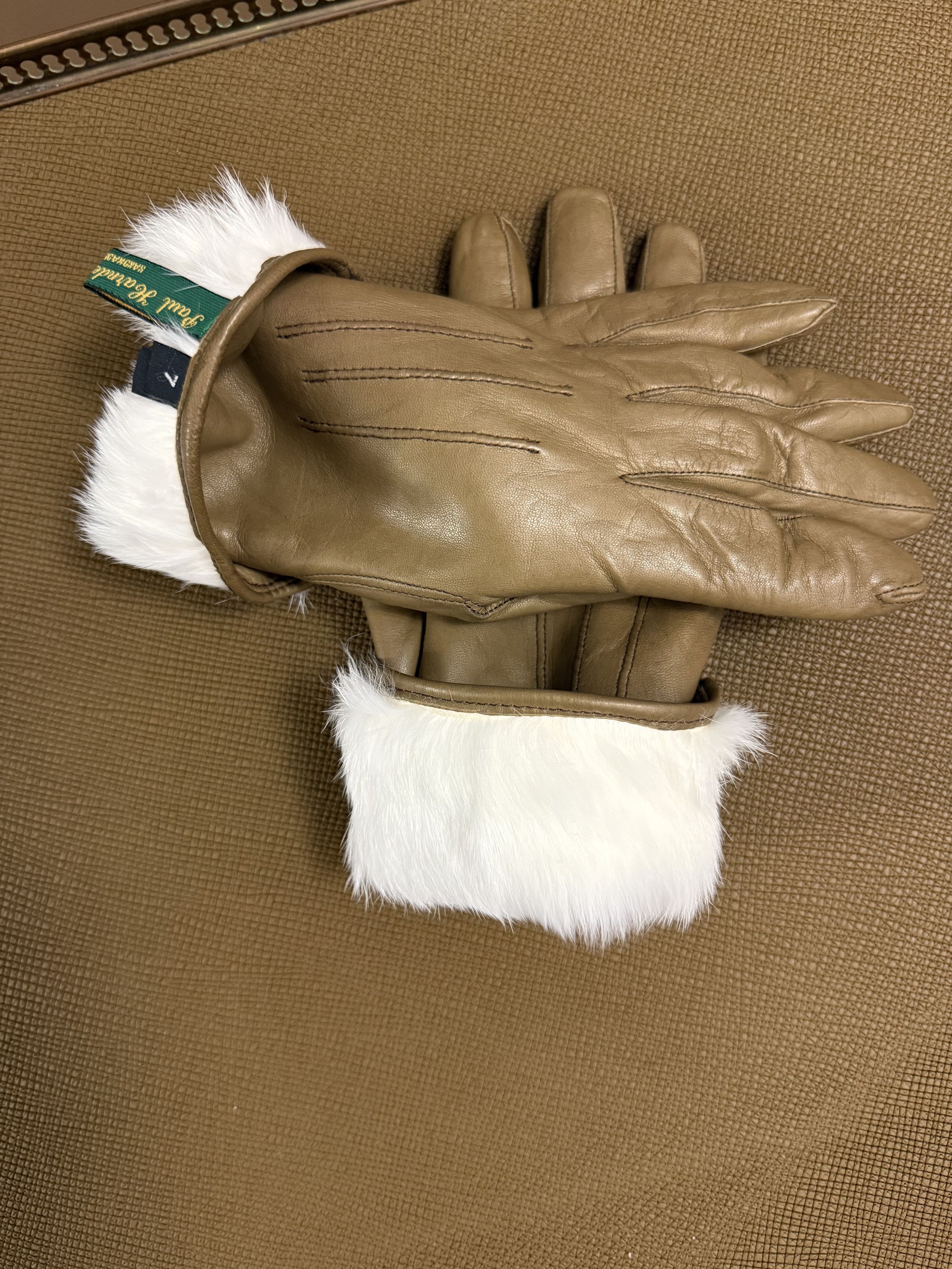 Paul Harnden Shoemakers PAUL HARNDEN SHOEMAKERS GLOVES IN SIZE 7 Size ONE SIZE - 6 Thumbnail