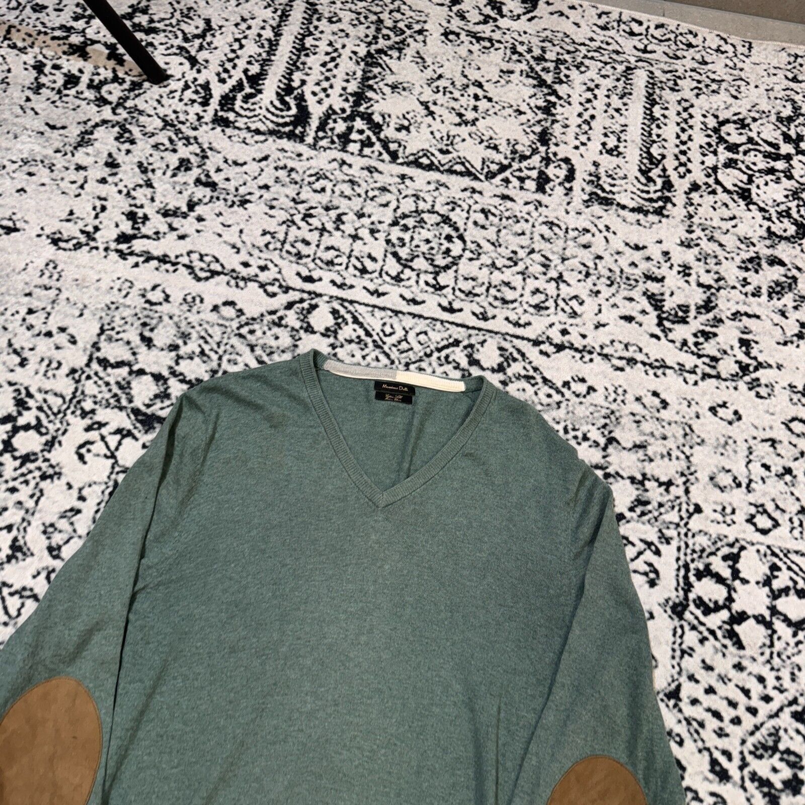 Massimo Dutti × Vintage Vintage Massimo Dutti Green Wool V-Neck Sweater Size L 90s Size US L / EU 52-54 / 3 - 3 Thumbnail